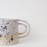 Mug Loop milky de la designer d'objet Camille Esnée chez Brutal Ceramics 