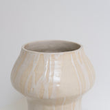 Vase en grès H 25cm- Beige Rose par Hélène Maury chez Brutal Ceramics