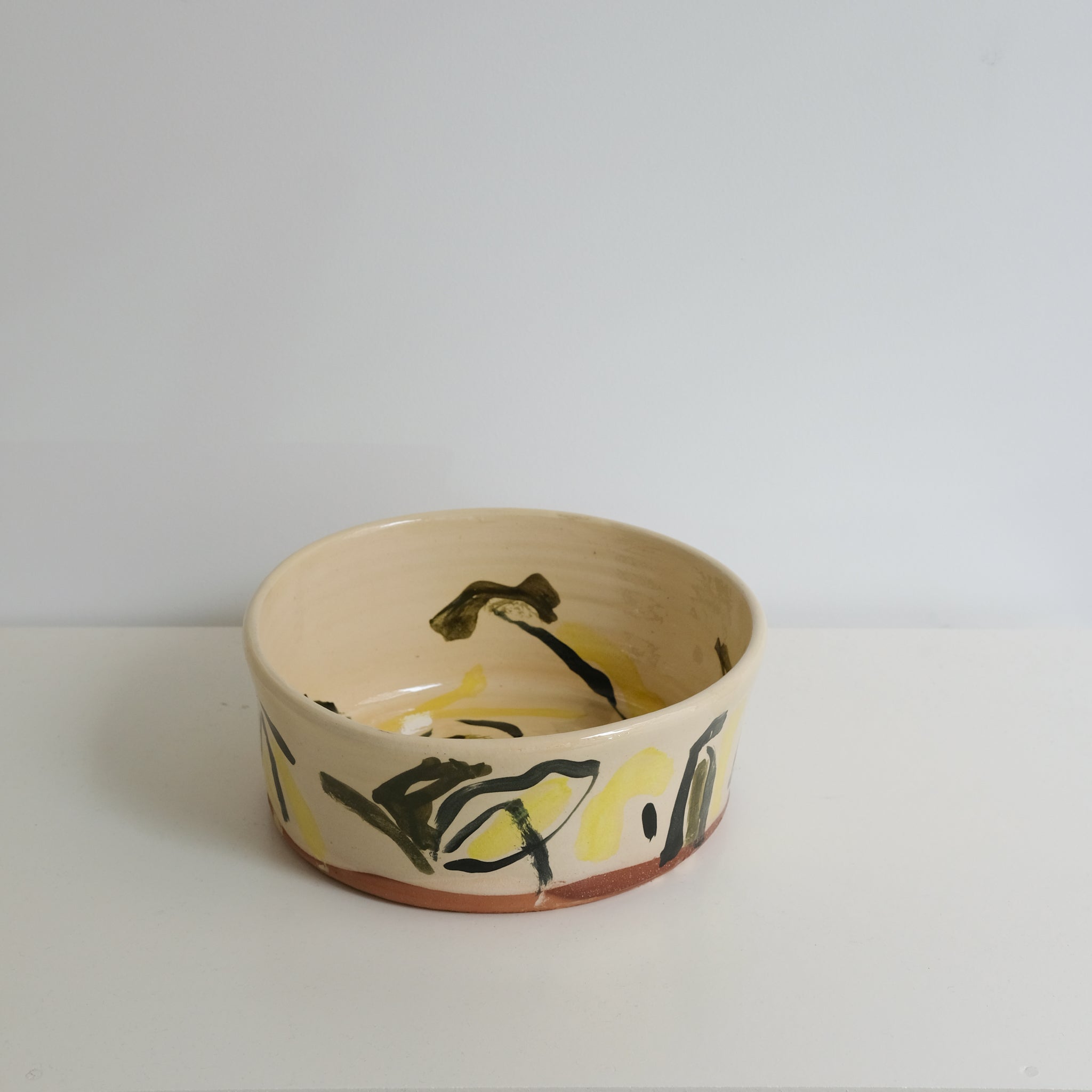 Saladier 02 D25cm en faience rouge multicolore par Héloïse Bariol chez Brutal Ceramics