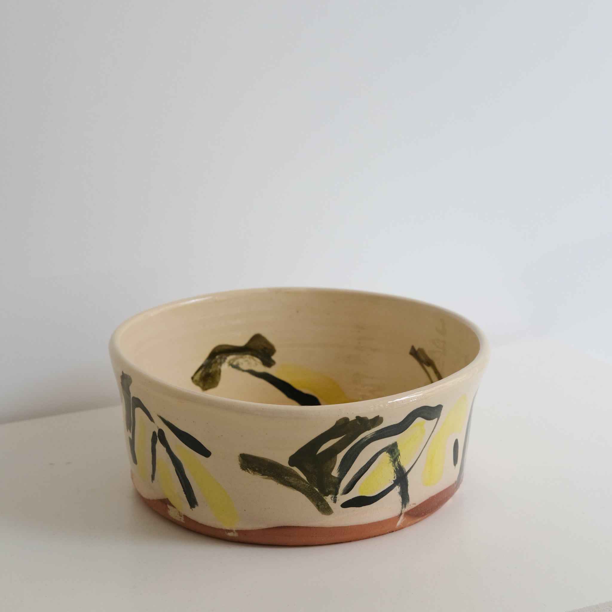 Saladier 02 D25cm en faience rouge multicolore par Héloïse Bariol chez Brutal Ceramics