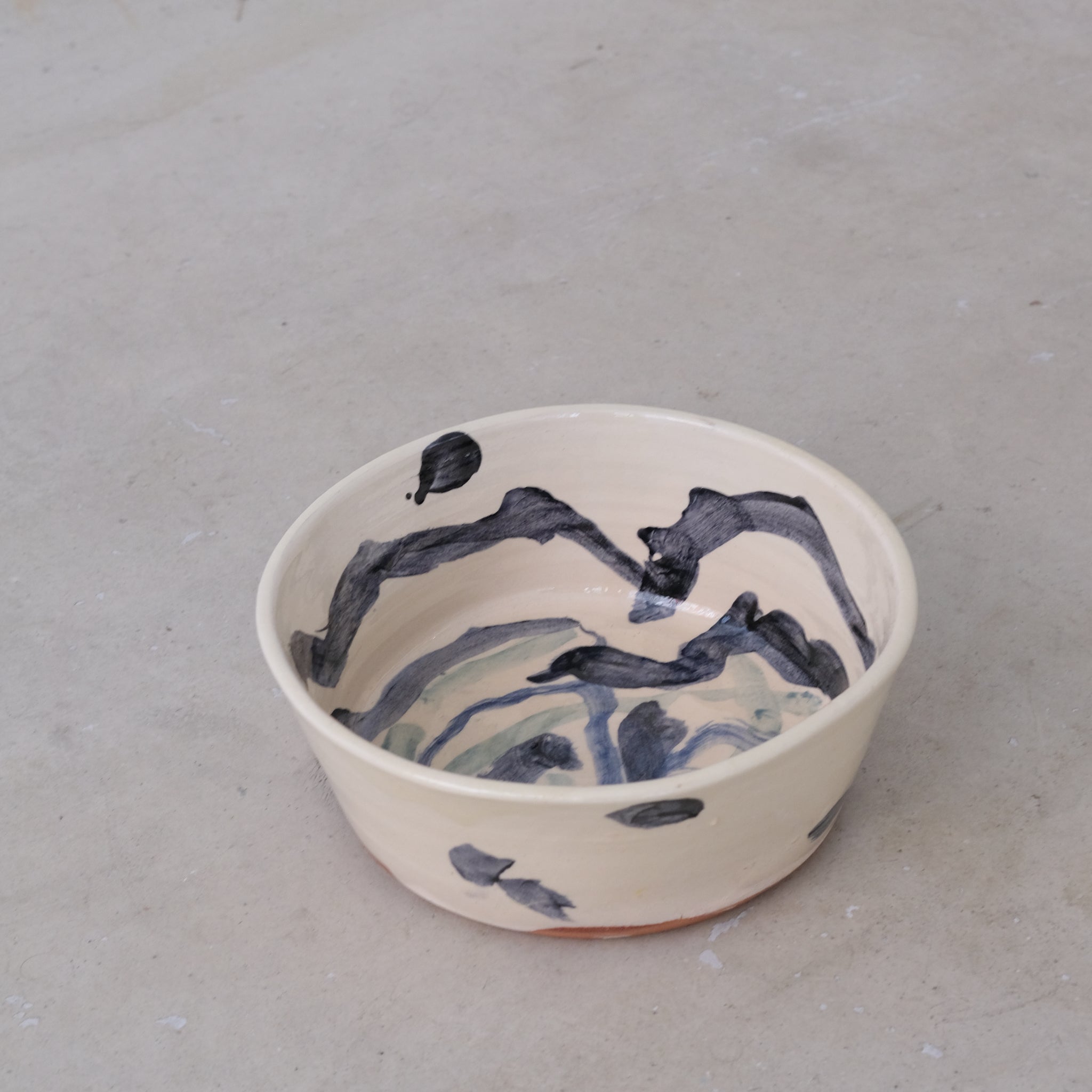 Saladier 01 D25cm en faience rouge multicolore par Héloïse Bariol chez Brutal Ceramics
