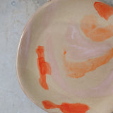 Assiette 30 en faience rouge multicolore par Héloïse Bariol chez Brutal Ceramics