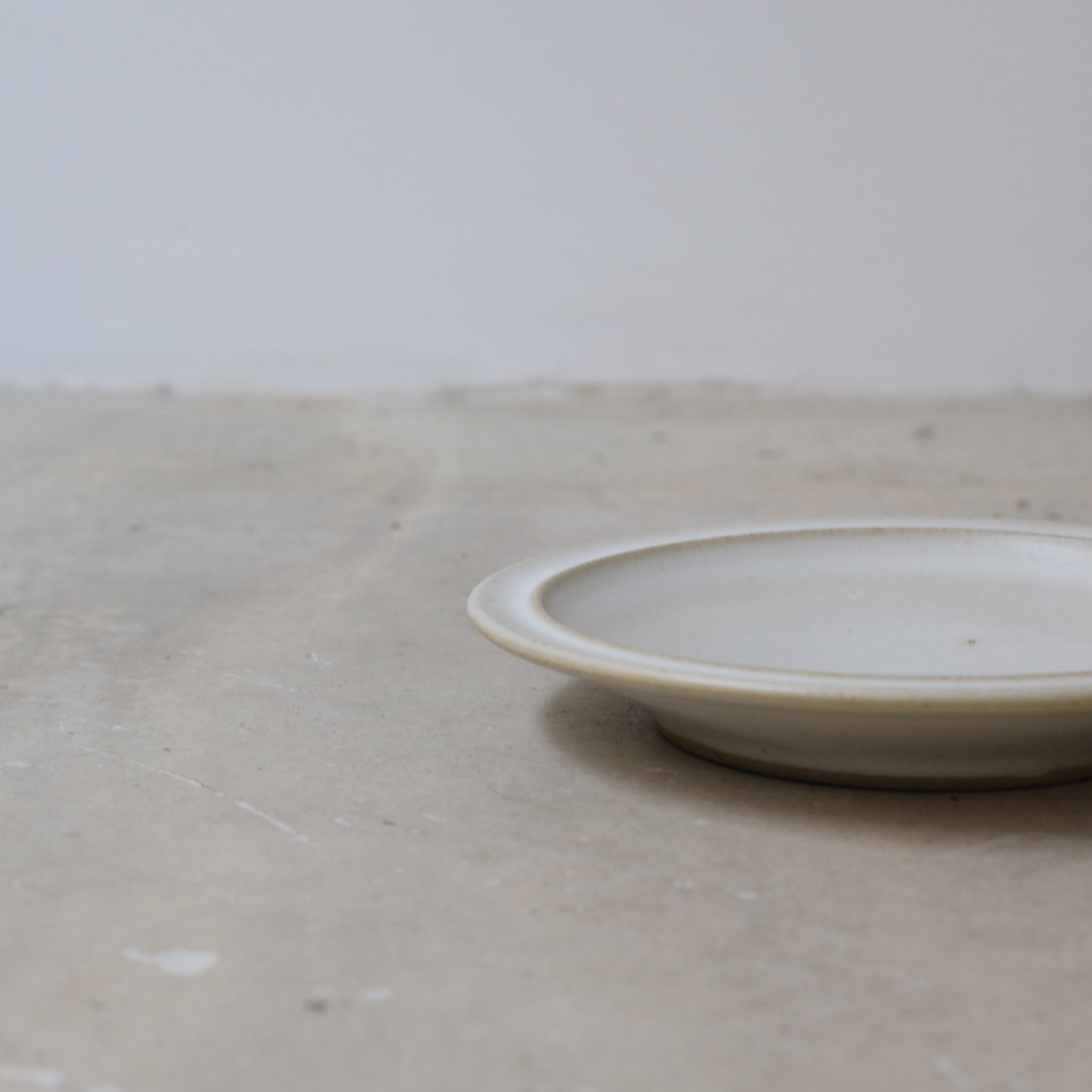 Assiette creuse en grès D17cm / Blanc cassé