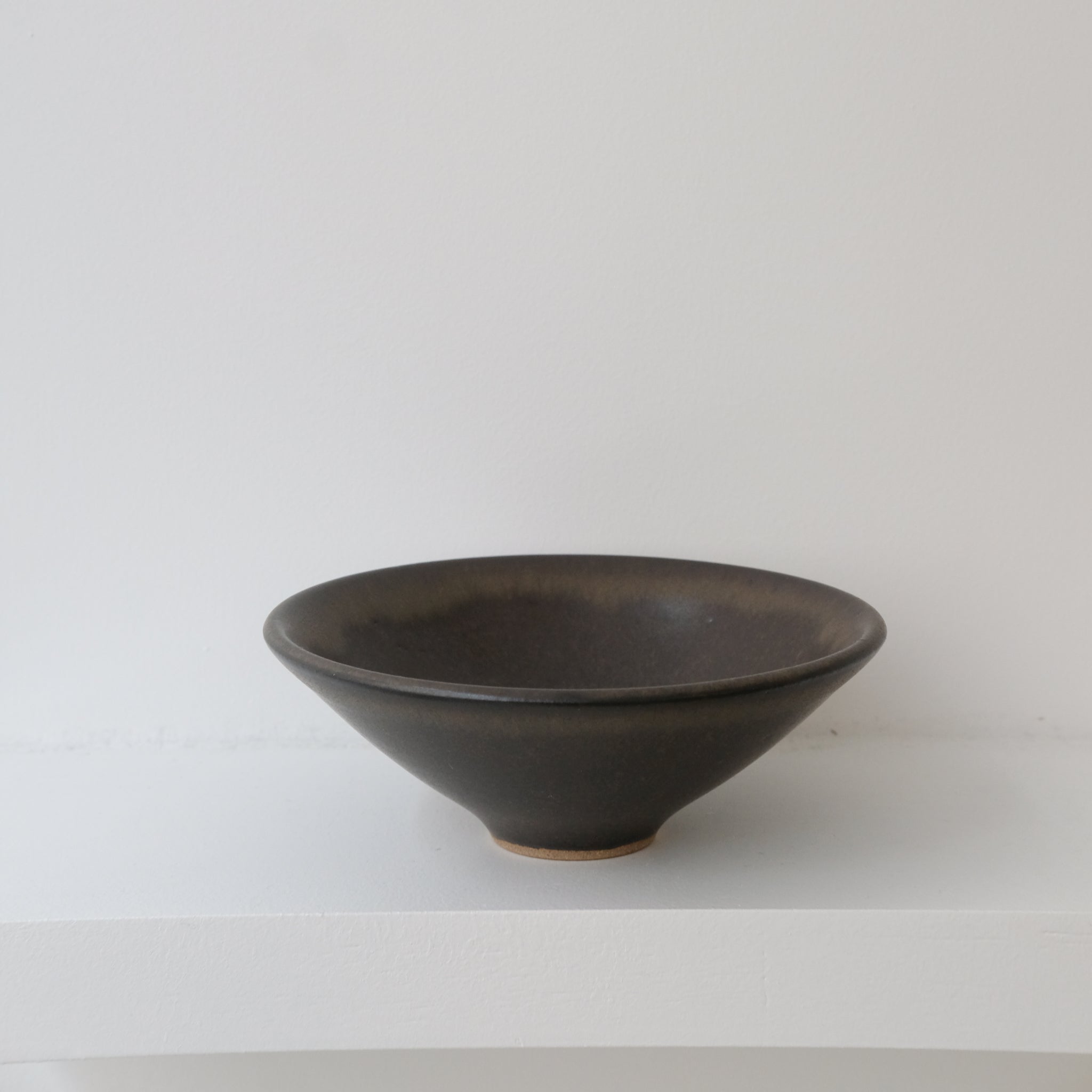 Coupelle en grès D14cm / Charbon par Malo chez Brutal Ceramics
