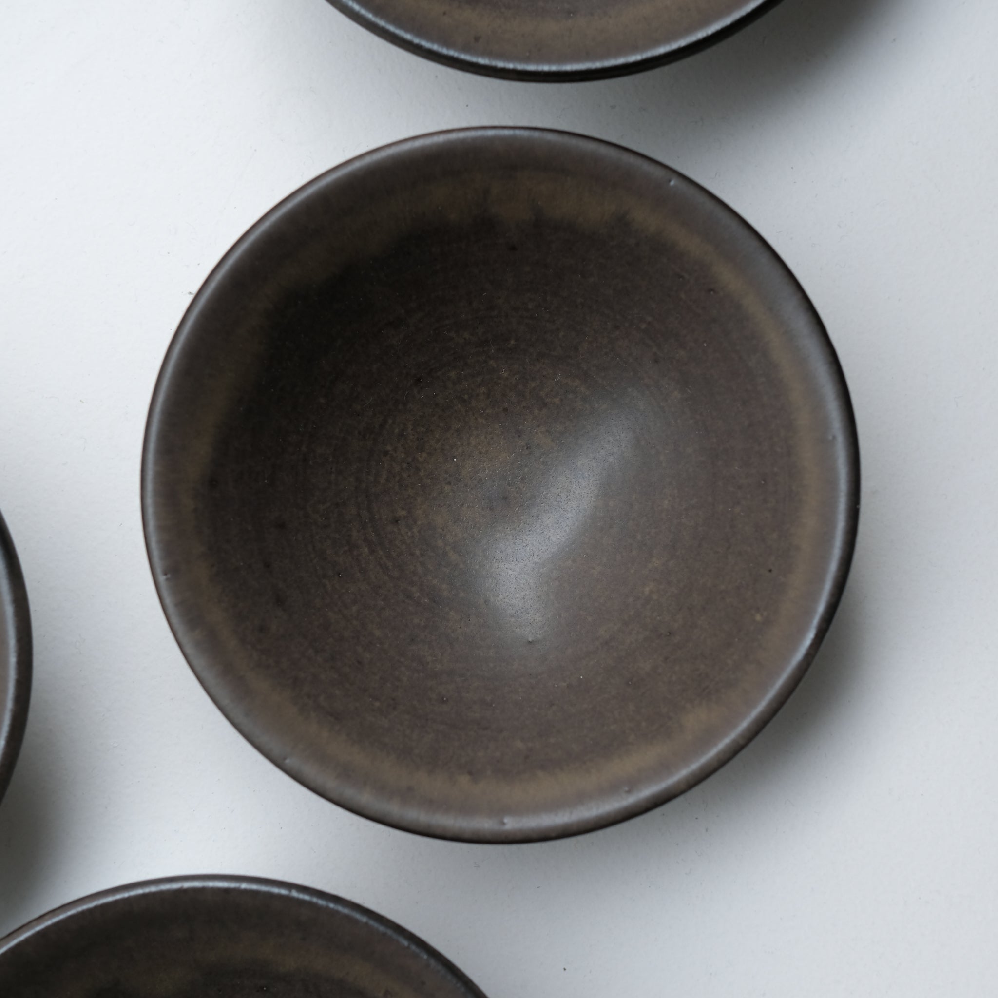 Coupelle en grès D14cm / Charbon par Malo chez Brutal Ceramics
