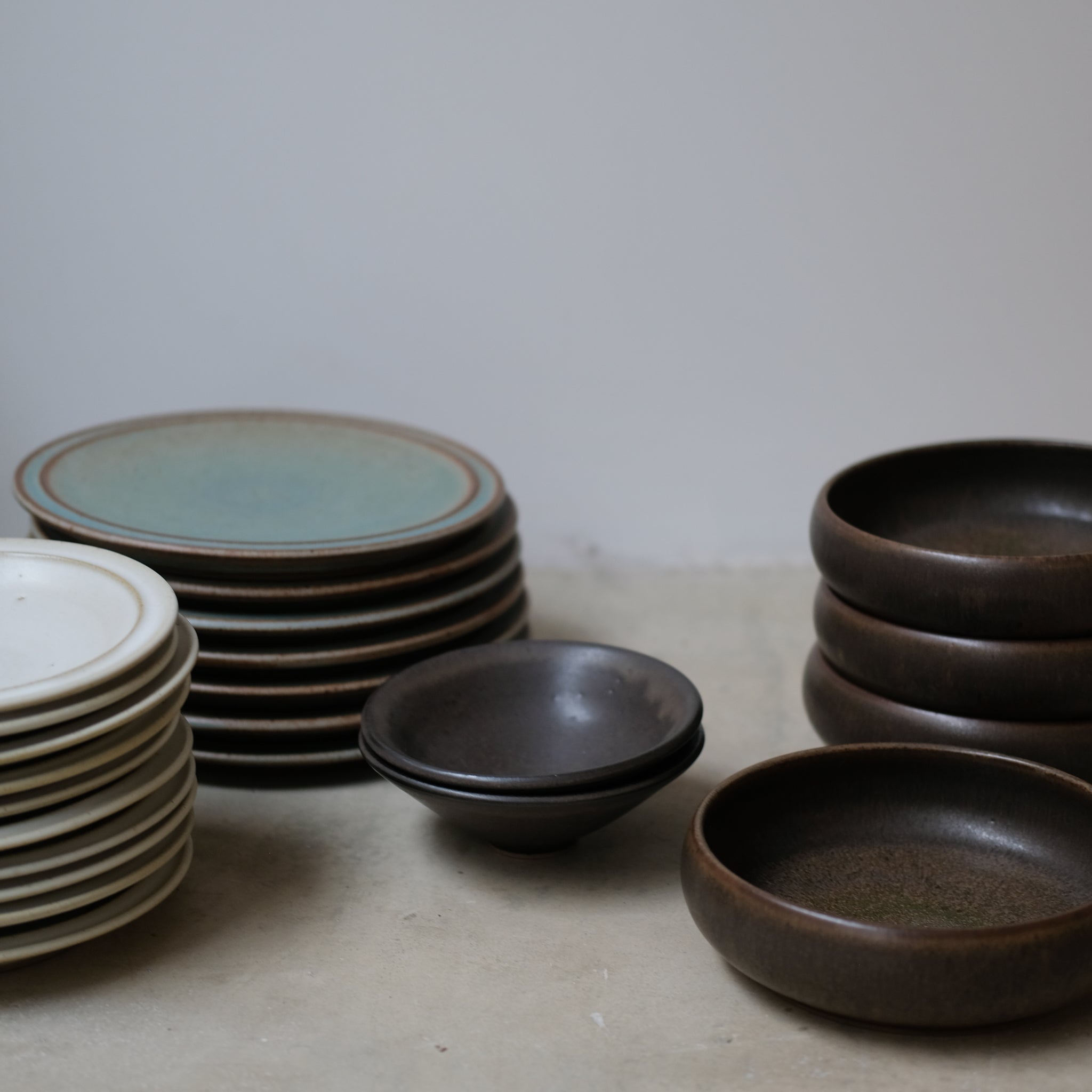 Coupelle en grès D14cm / Charbon par Malo chez Brutal Ceramics