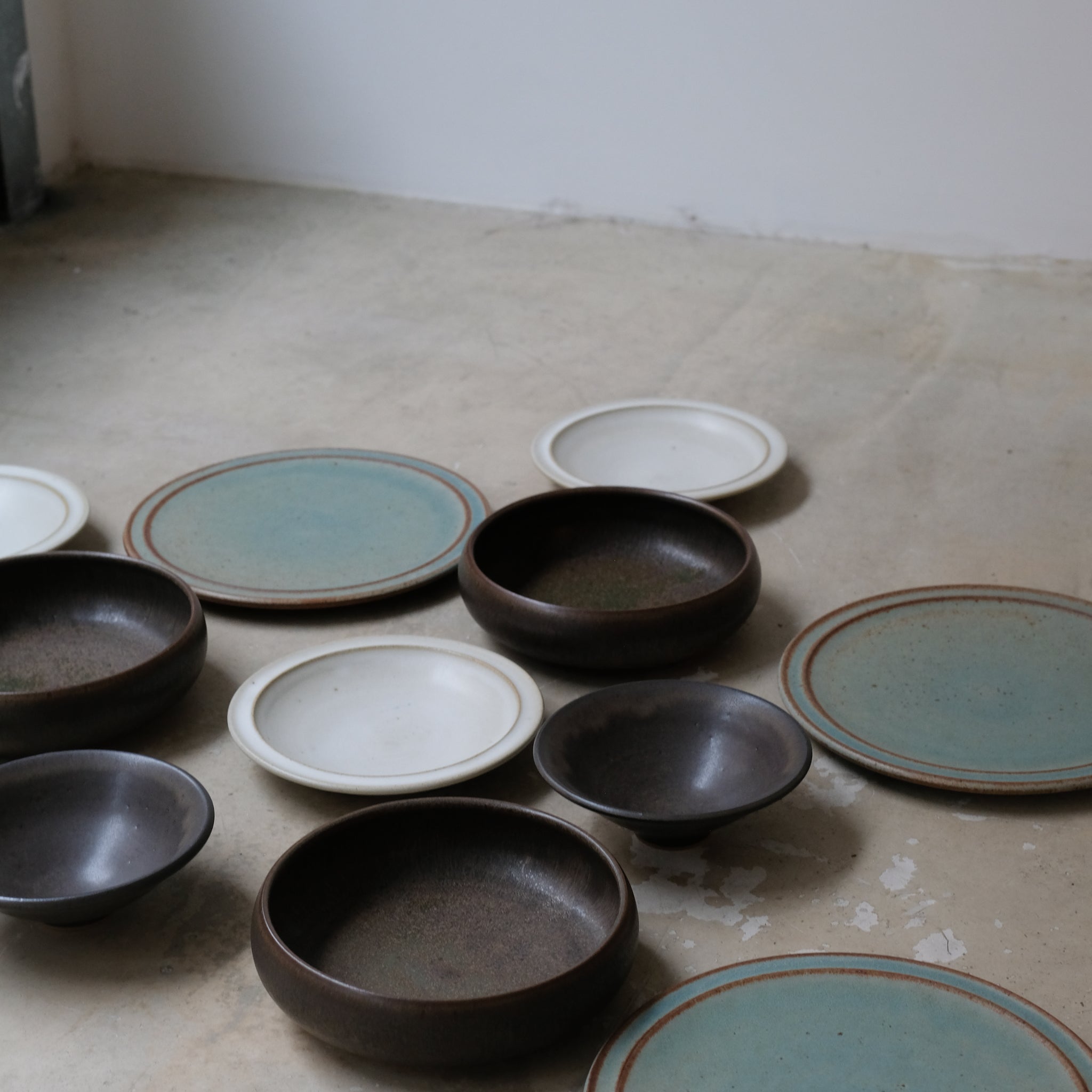 Coupelle en grès D14cm / Charbon par Malo chez Brutal Ceramics