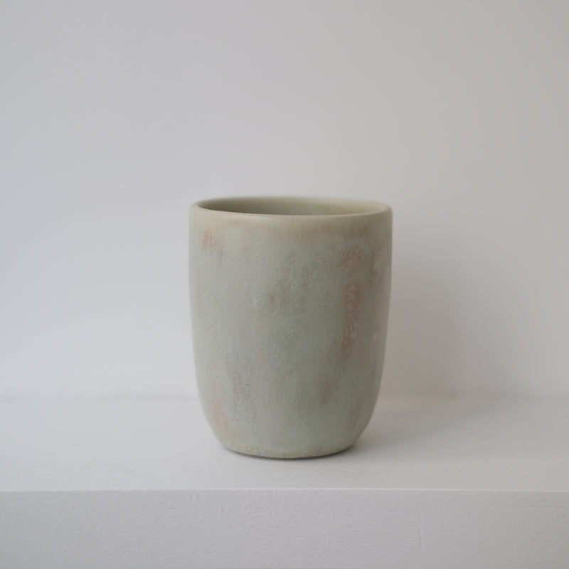 Tasse en grès blanc 200ml - Vert irisé d'Origine Ceramique chez Brutal Ceramics