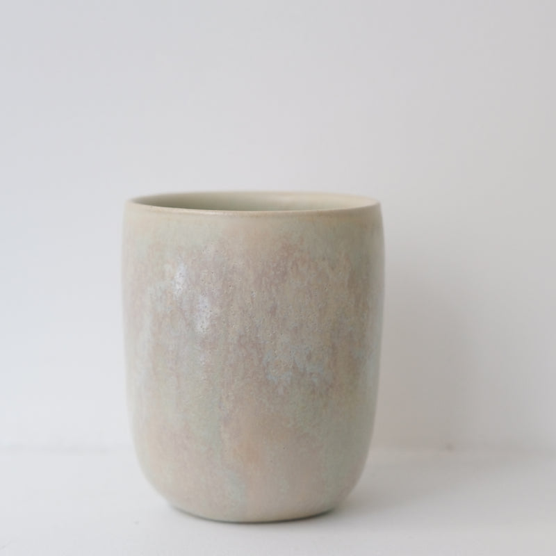 Tasse en grès blanc 200ml - Vert irisé d'Origine Ceramique chez Brutal Ceramics