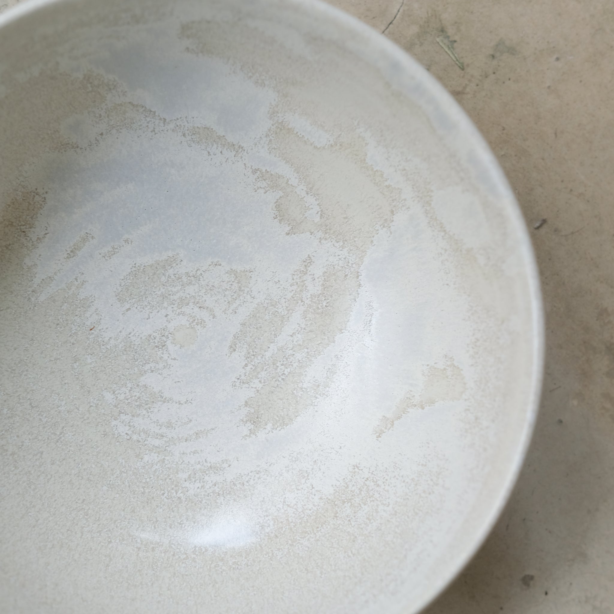 Saladier D 21cm - Blanc givré d'Origine Ceramique chez Brutal Ceramics