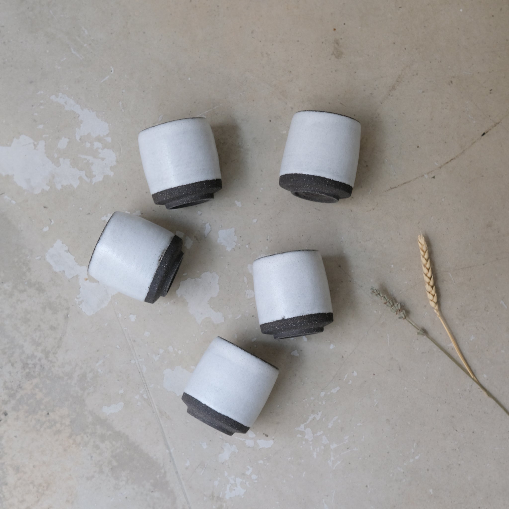 Tasse en grès chamotté  150ml - Blanc de PepperClay chez Brutal Ceramics