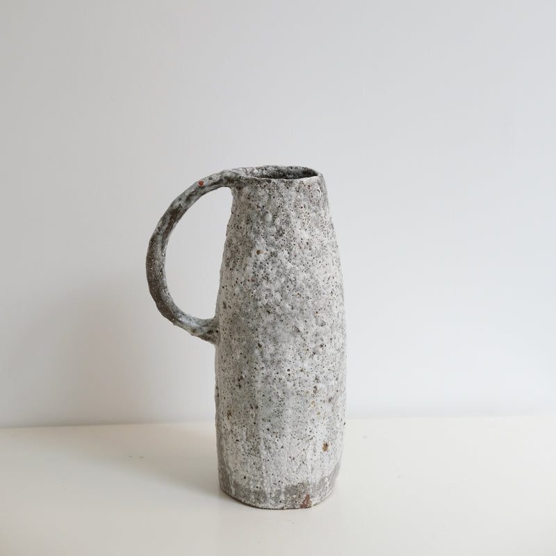 Vase en terre du Fuilet H 28cm - Blanc gris de Potry chez Brutal Ceramics