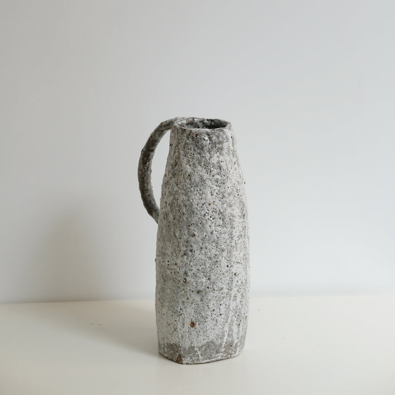 Vase en terre du Fuilet H 28cm - Blanc gris de Potry chez Brutal Ceramics