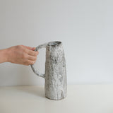Vase en terre de fuilet H24,5cm par la céramiste Potry chez Brutal Ceramics