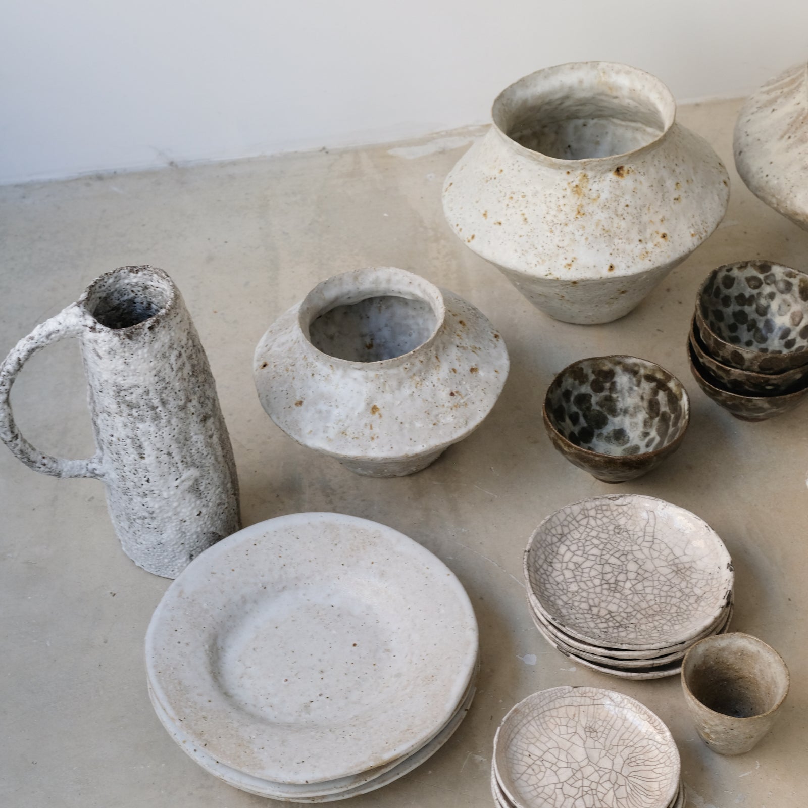 raku.です Plate D12cm Raku in sandstone by the ceramist Potry at Brutal