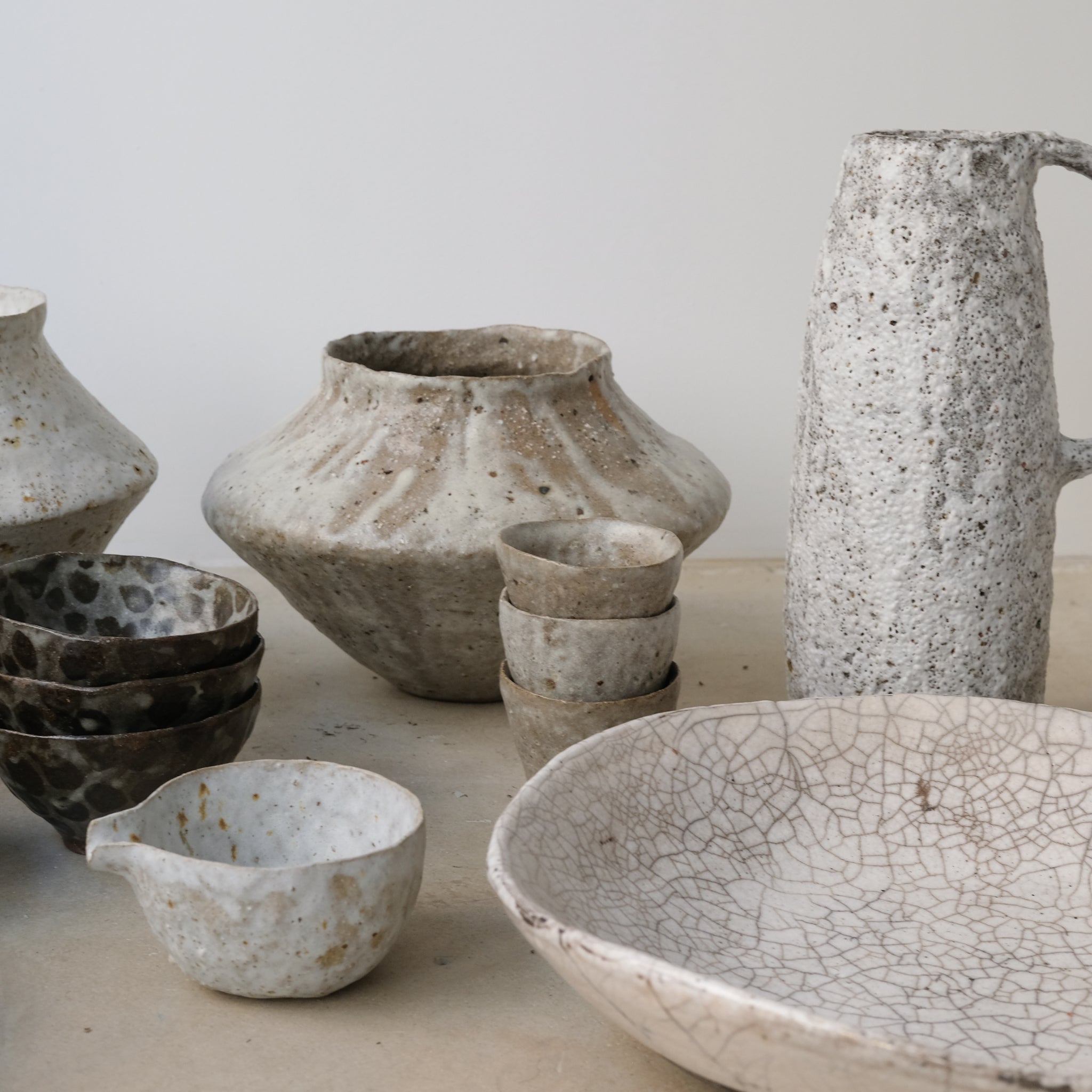 Coupe D34cm Raku en grès par la céramiste Potry chez Brutal Ceramics