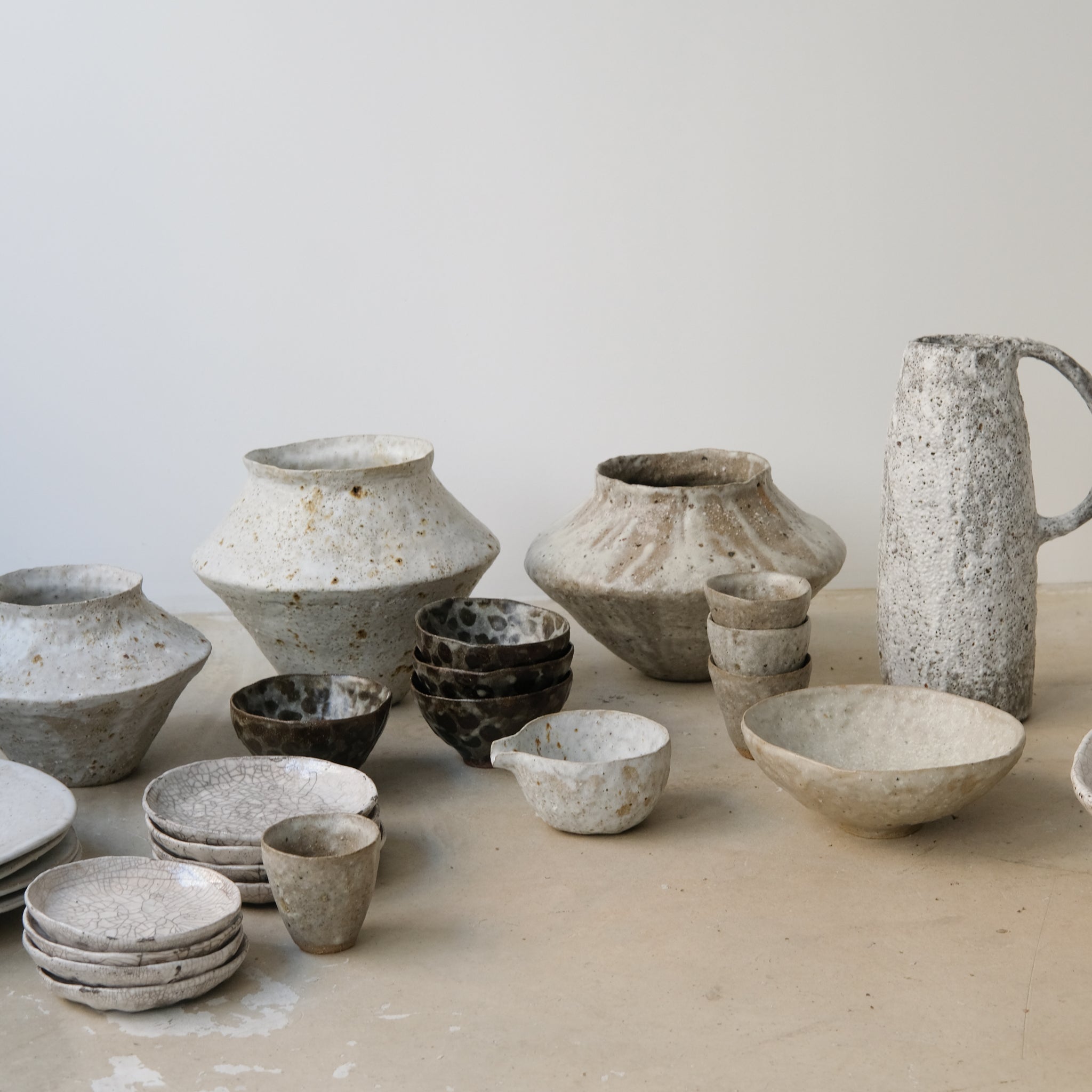 Vase en terre glanée H 17cm - Blanc gris de Potry chez Brutal Ceramics
