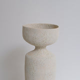 Vase coupe en grès H 38cm, effet cratère de Sophie Vaidie chez Brutal Ceramics