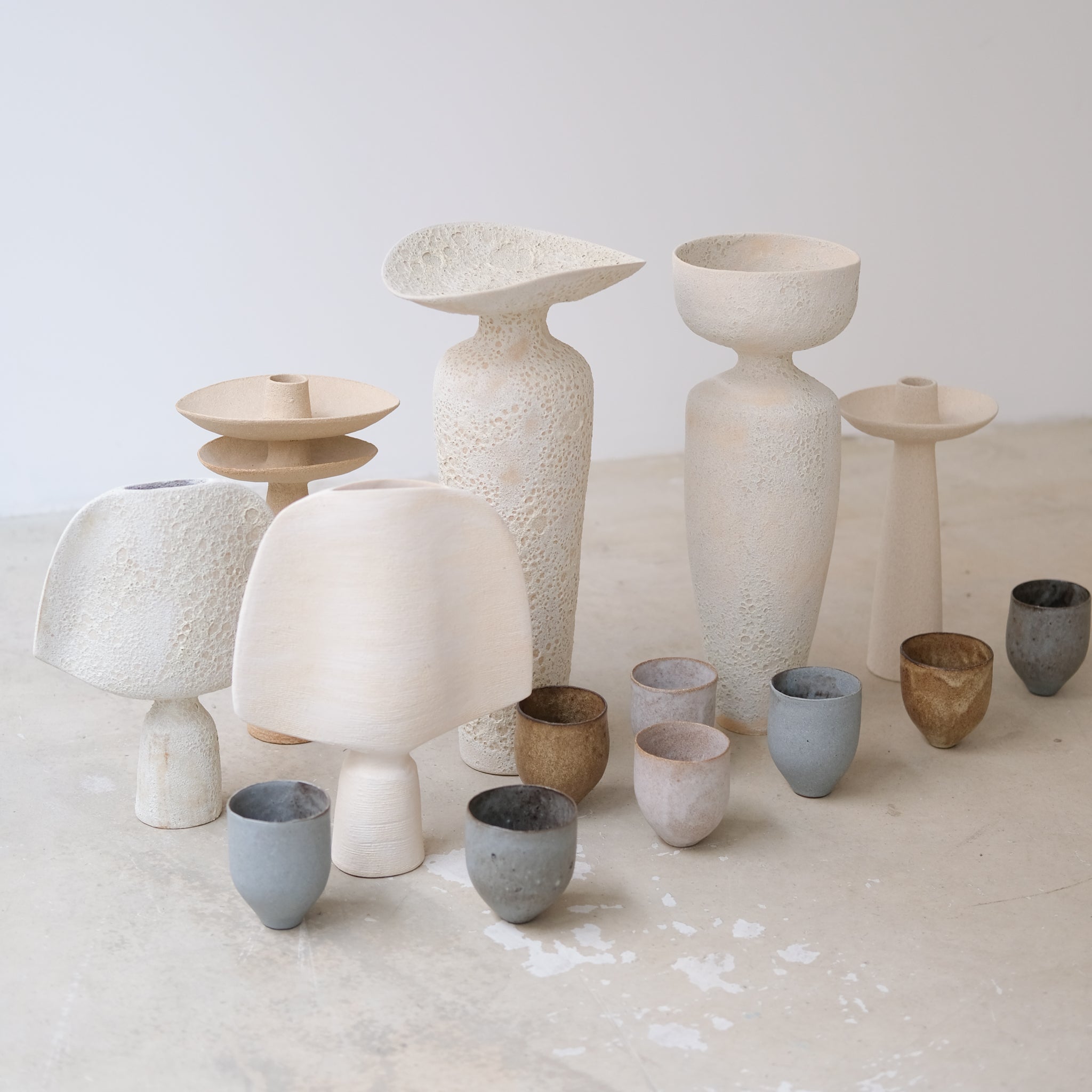 Tasse en grès 150ml  / Blanc beige de Sophie Vaidie chez Brutal Ceramics