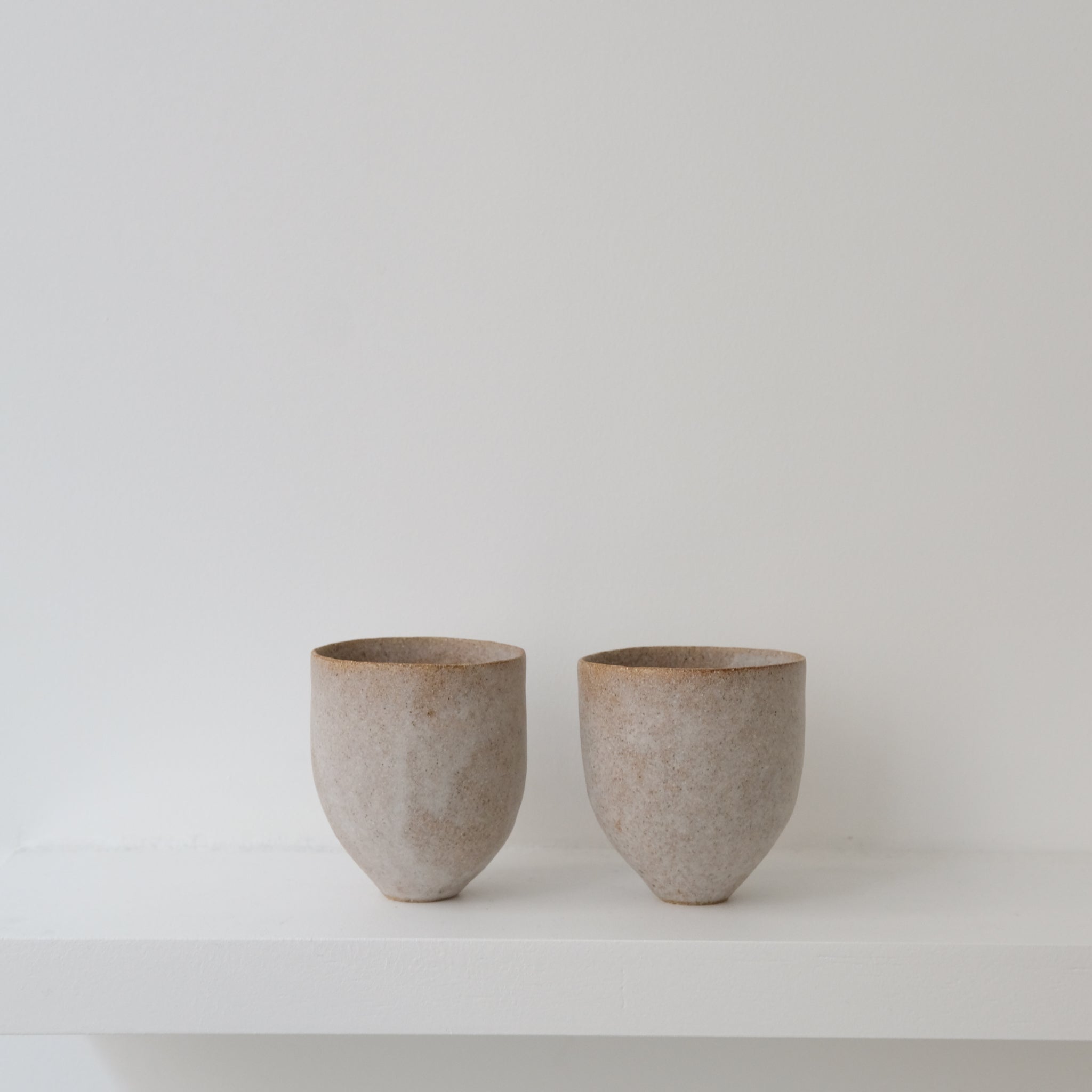 Tasse en grès 150ml  / Blanc beige de Sophie Vaidie chez Brutal Ceramics