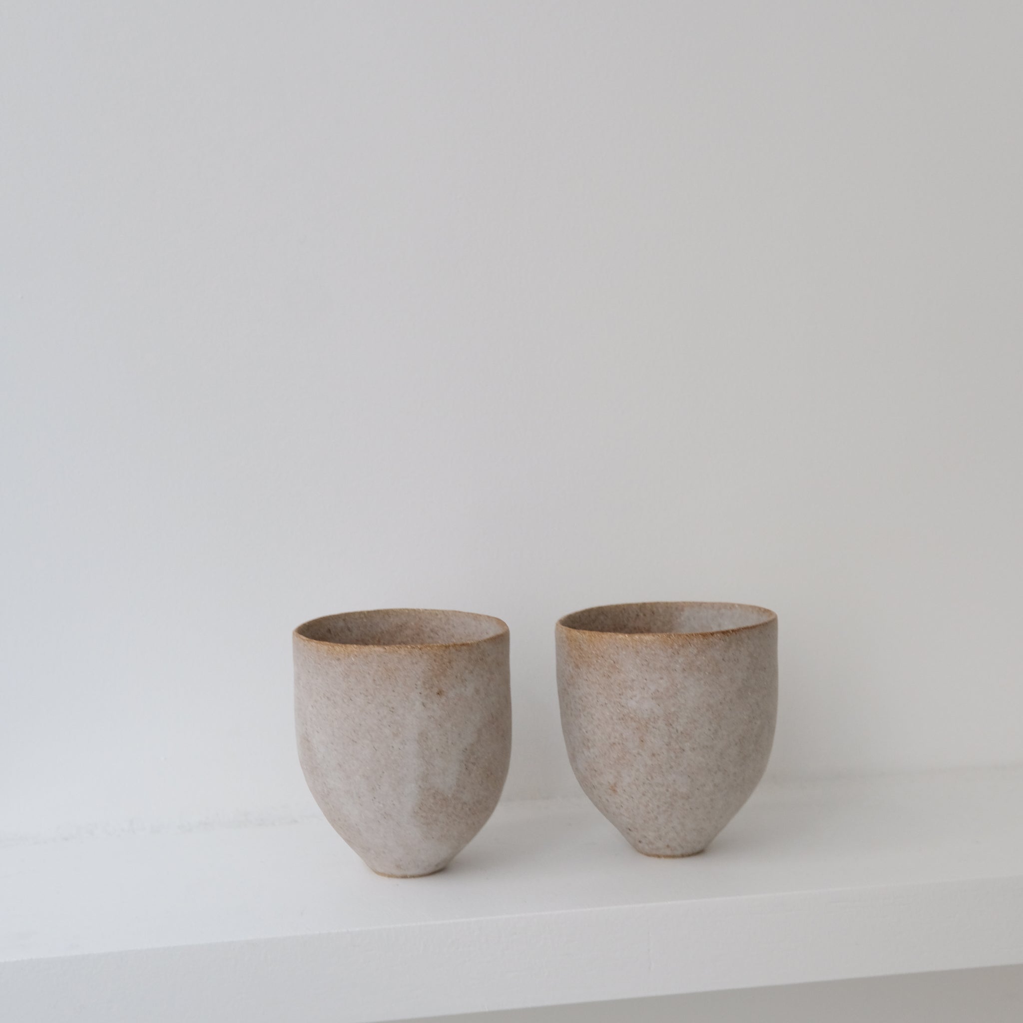 Tasse en grès 150ml  / Blanc beige de Sophie Vaidie chez Brutal Ceramics