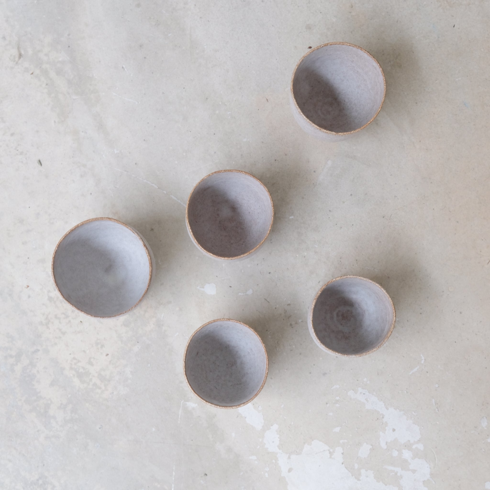 Tasse en grès 150ml  / Blanc beige de Sophie Vaidie chez Brutal Ceramics
