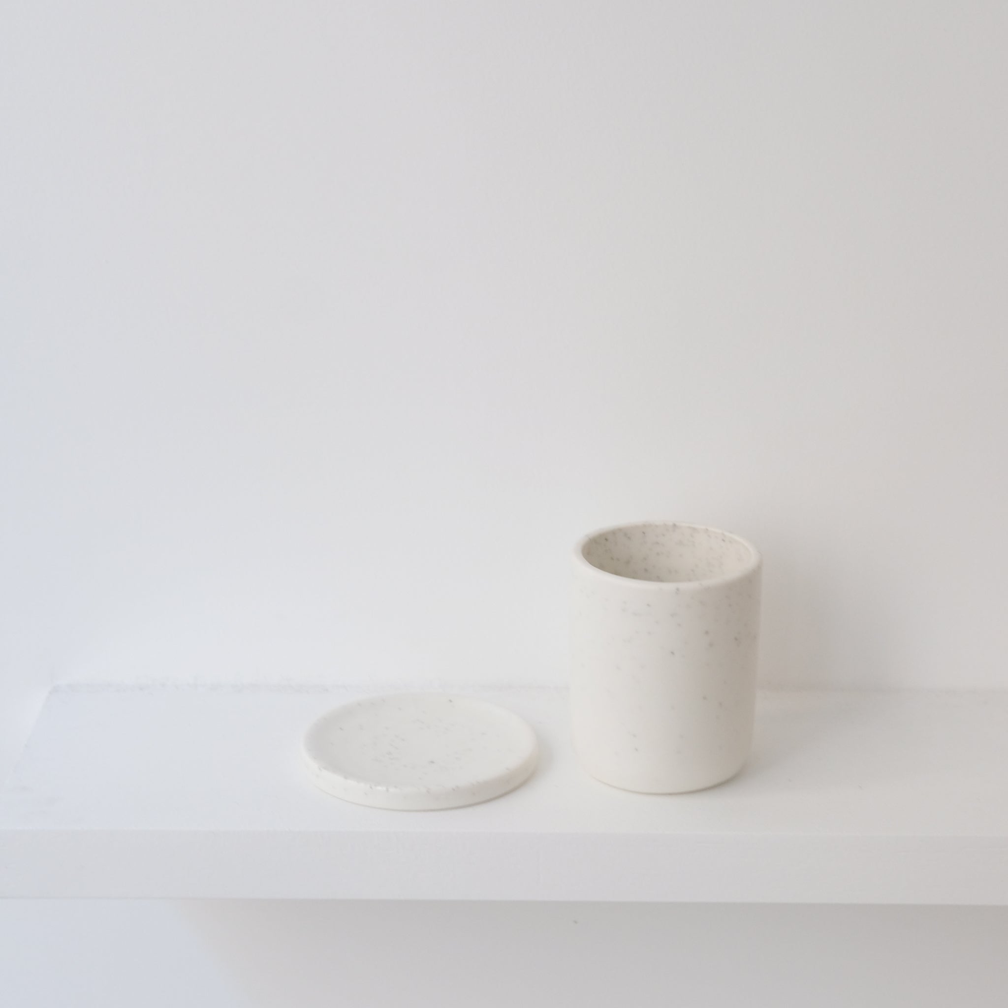 Tasse et soucoupe en porcelaine 170ml - blanc de studio des rosiers chez Brutal Ceramics