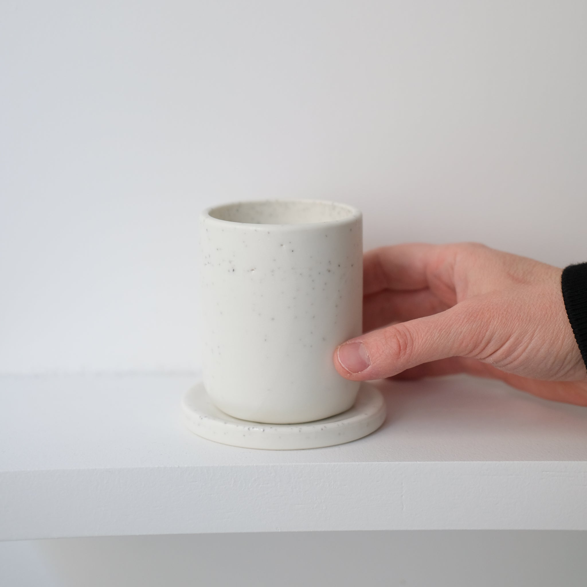 Tasse et soucoupe en porcelaine 170ml - blanc de studio des rosiers chez Brutal Ceramics