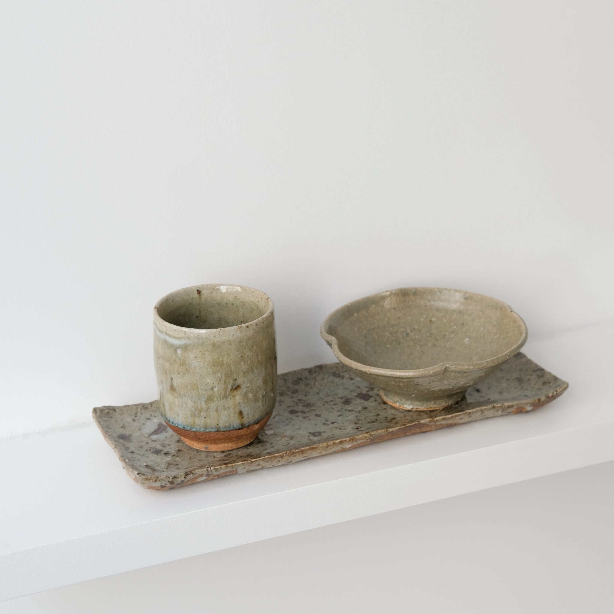 Plateau en grès recolté L28cm de Dai Shikai chez Brutal Ceramics