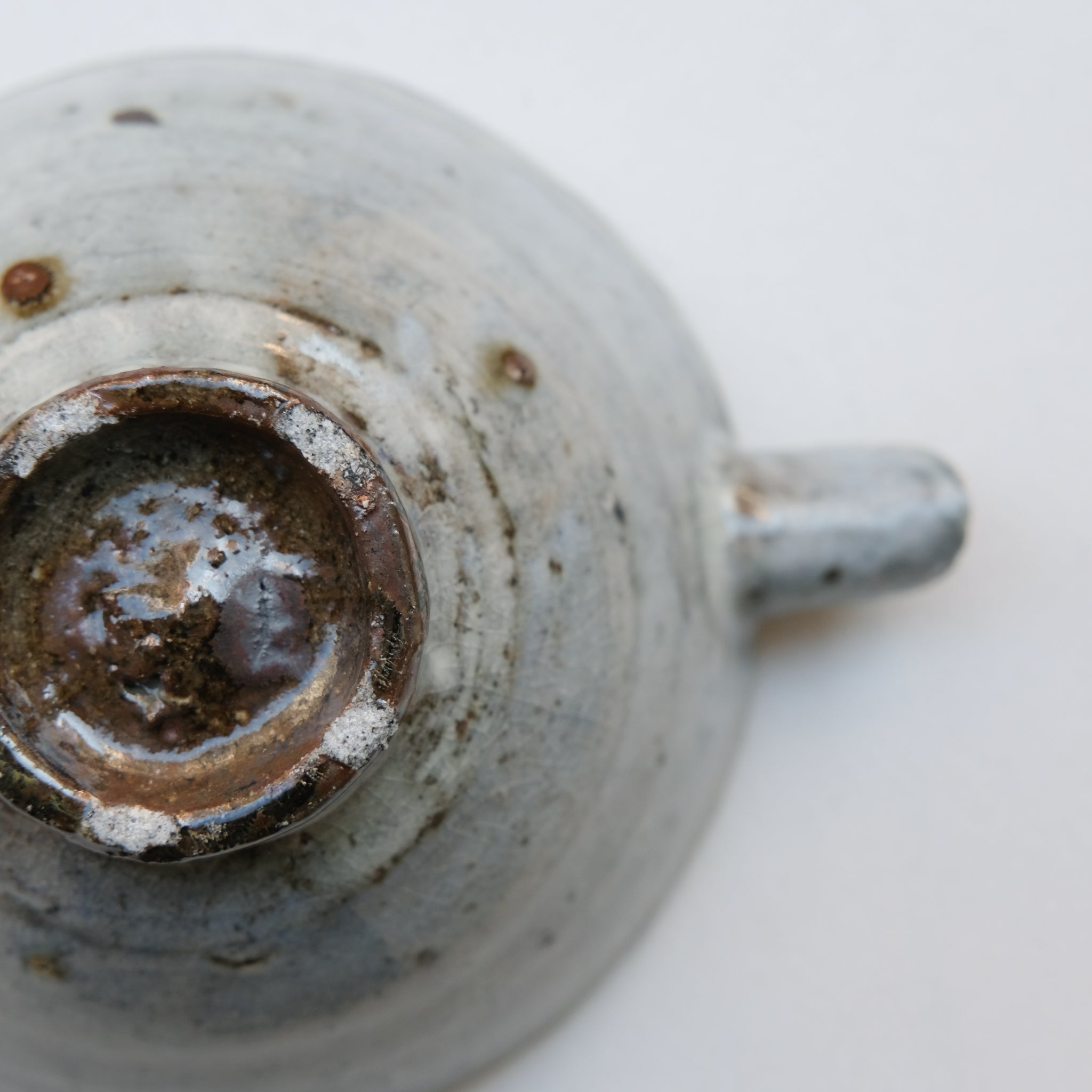 Verseuse en grès D12,5cm de Dai Shikai chez Brutal Ceramics