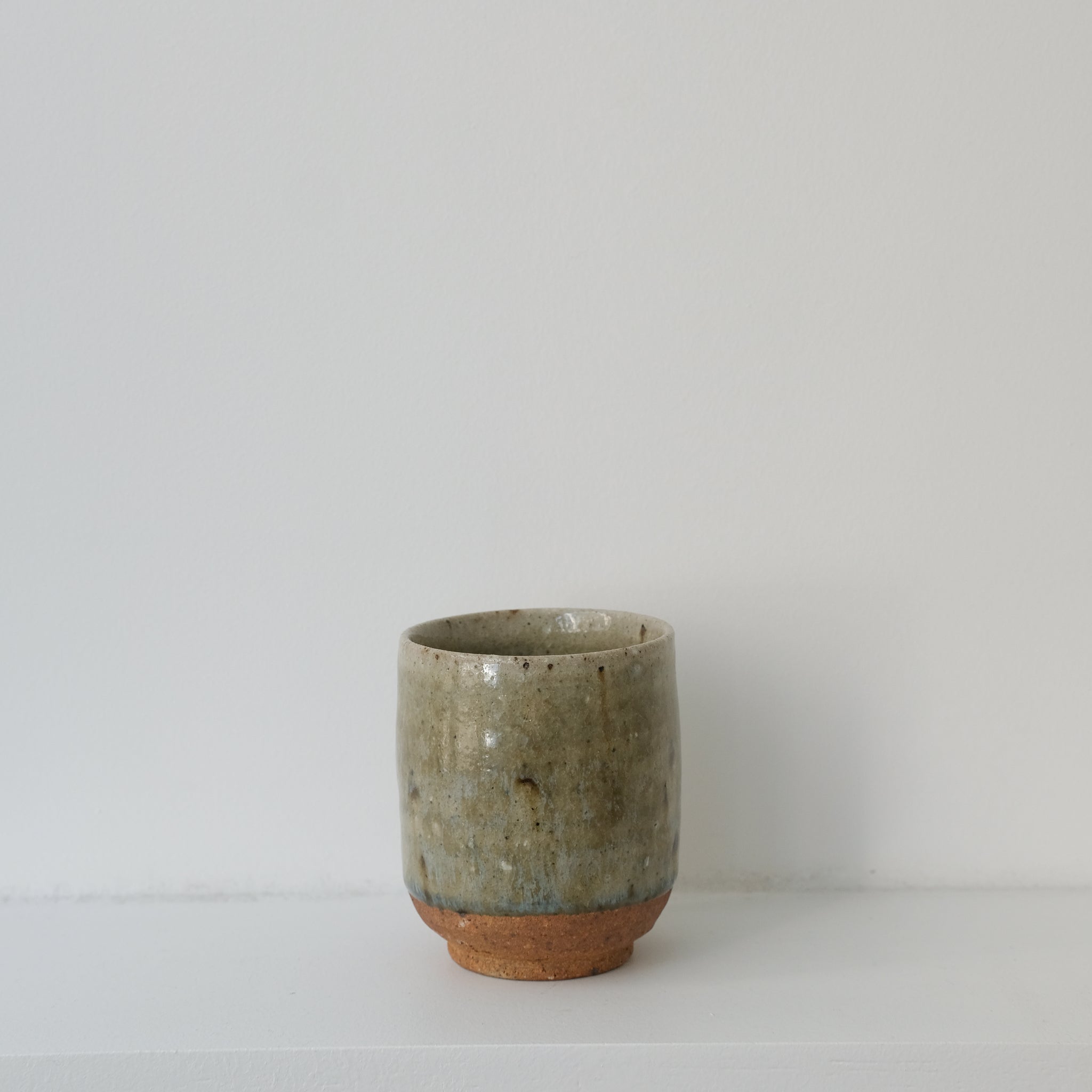 Tasse en grès recolté 150ml de Dai Shikai chez Brutal Ceramics