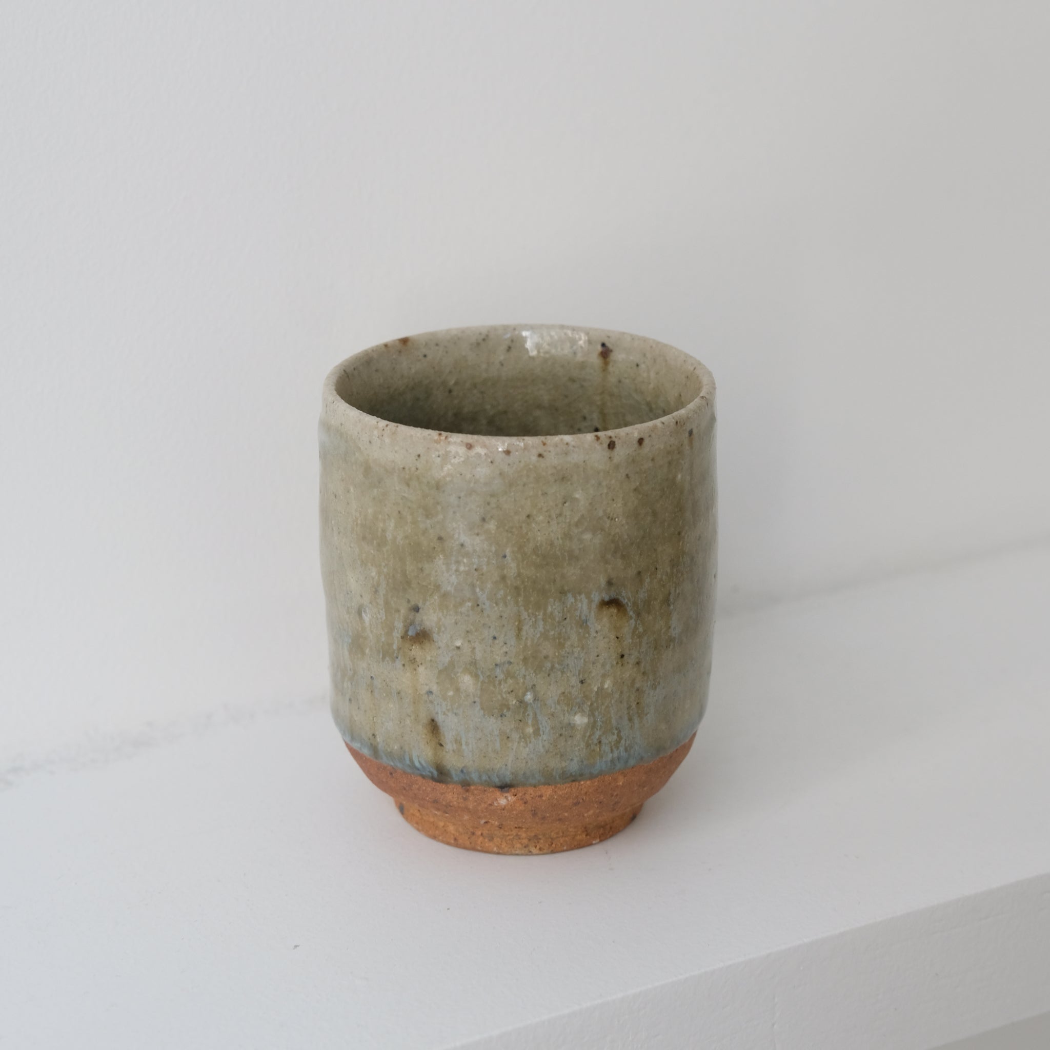 Tasse en grès recolté 150ml de Dai Shikai chez Brutal Ceramics