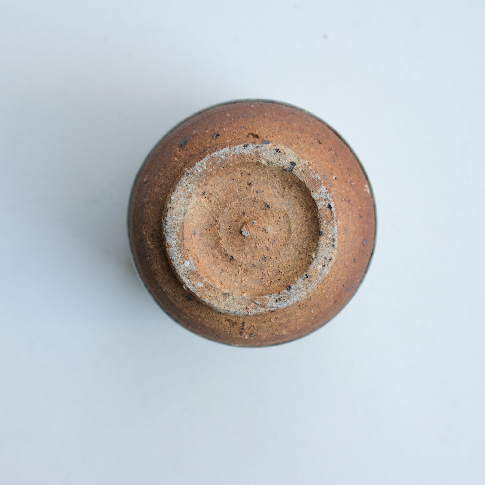 Tasse en grès recolté 150ml de Dai Shikai chez Brutal Ceramics