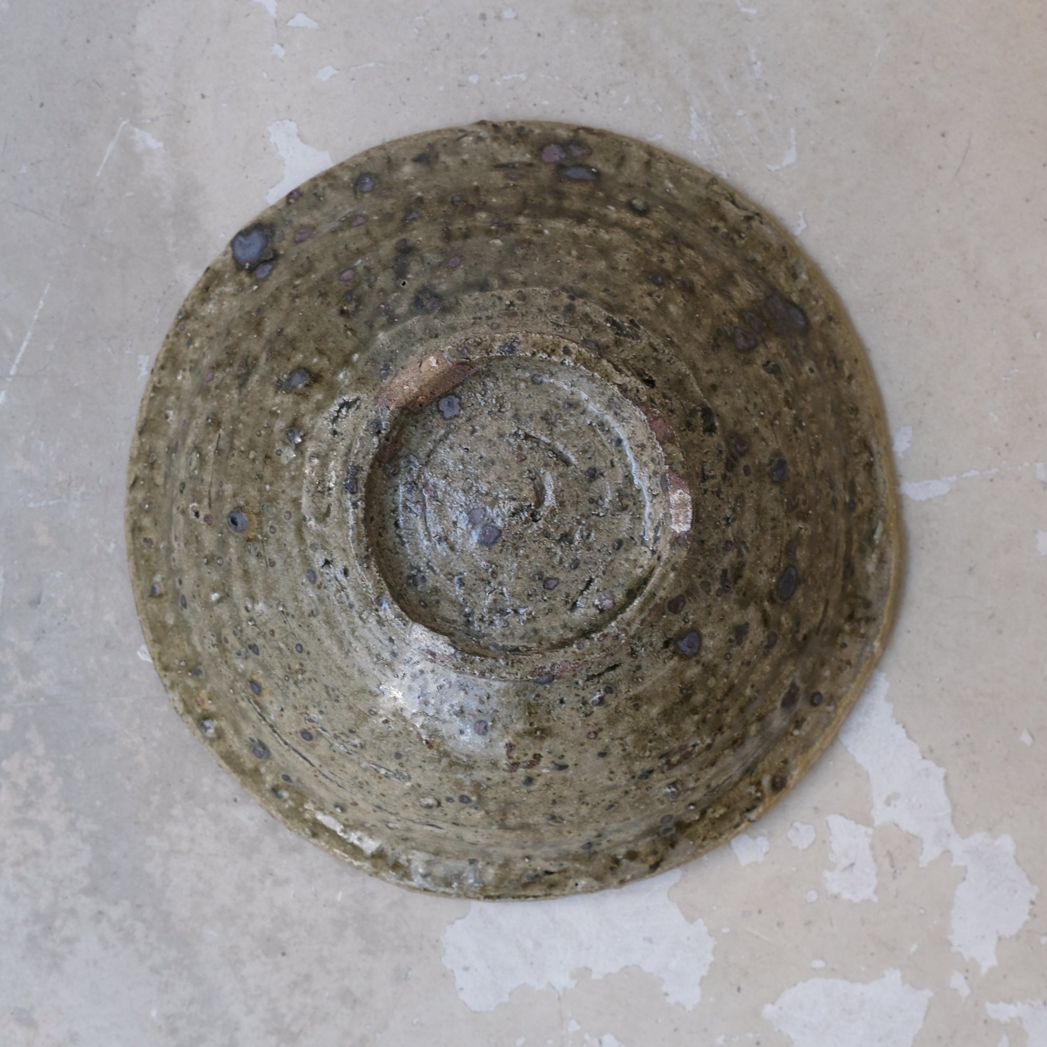 Coupe evasée en grès recolté D22cm de Dai Shikai chez Brutal Ceramics