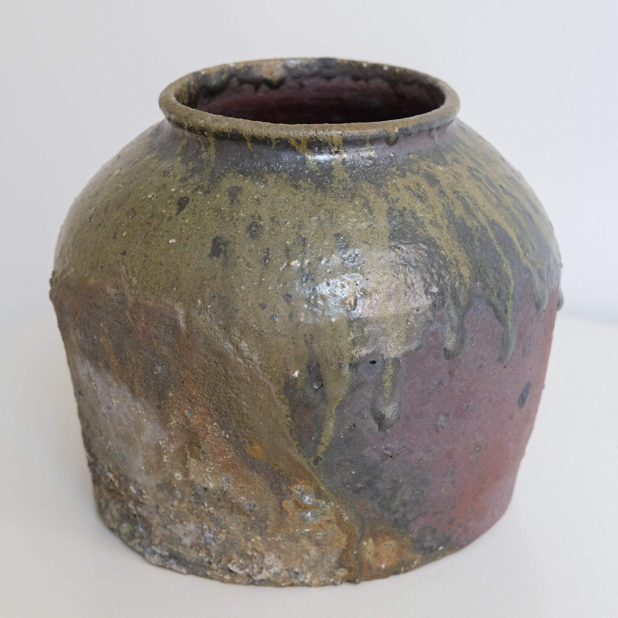 Vase en grès recoltée H19cm de Dai Shikai chez Brutal Ceramics