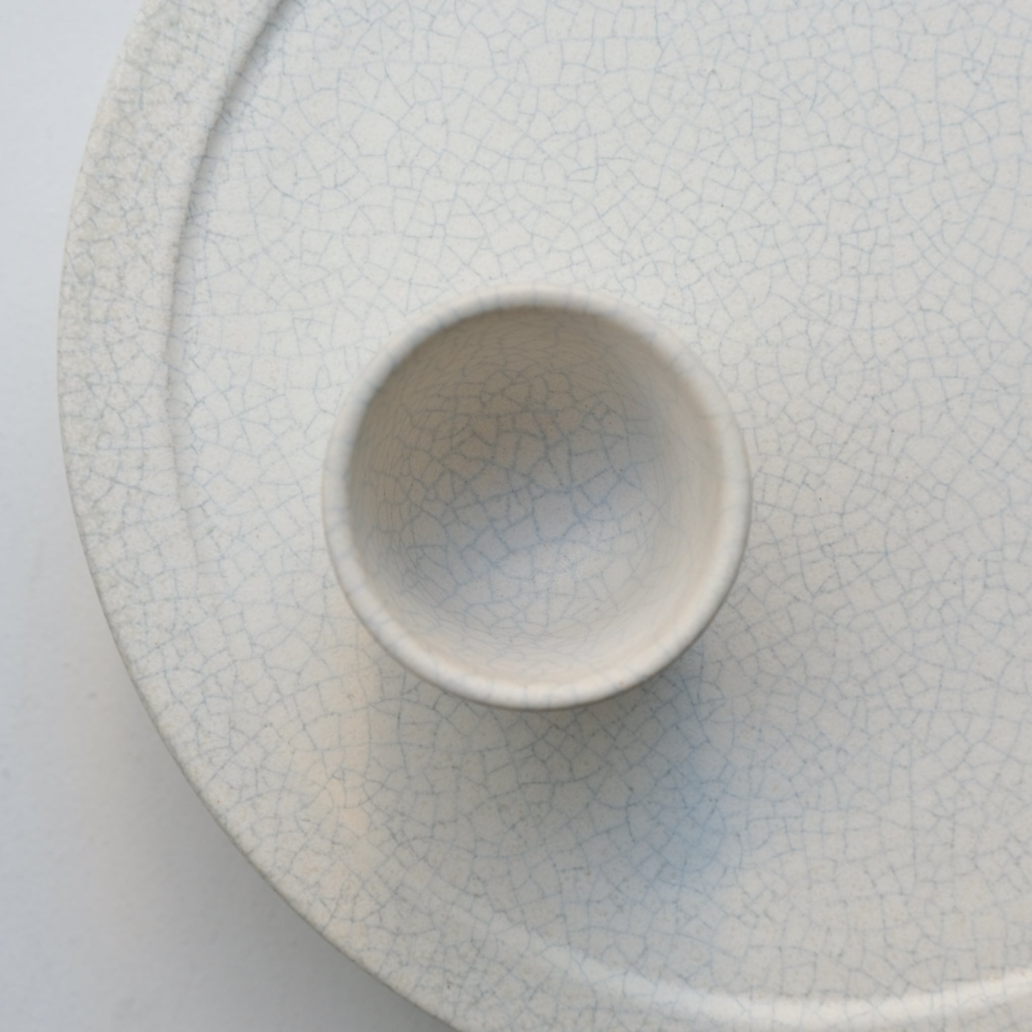 Tasse 50ml - blanc craquelé de Mushimegane books. chez Brutal Ceramics