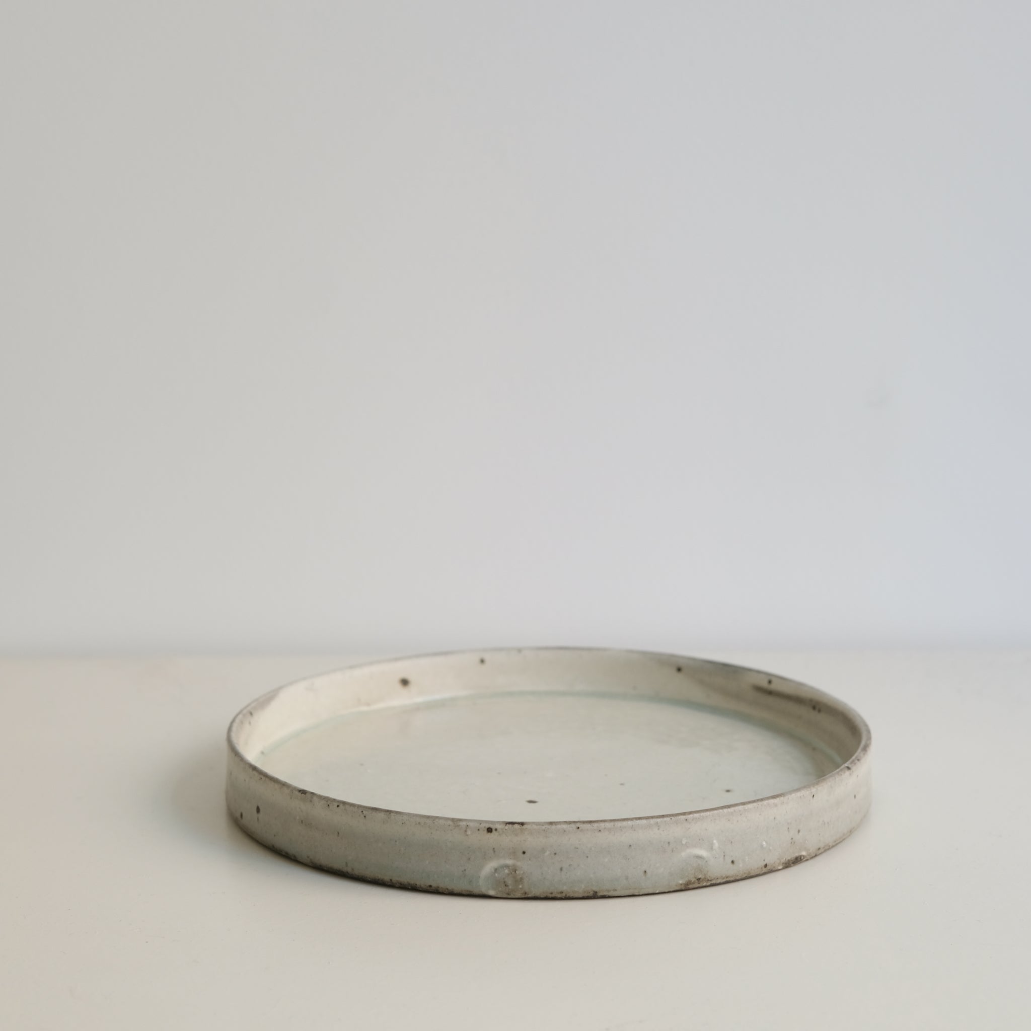 Dorabachi D 21cm - blanc cassé de Ryutaro Yamada chez Brutal Ceramics