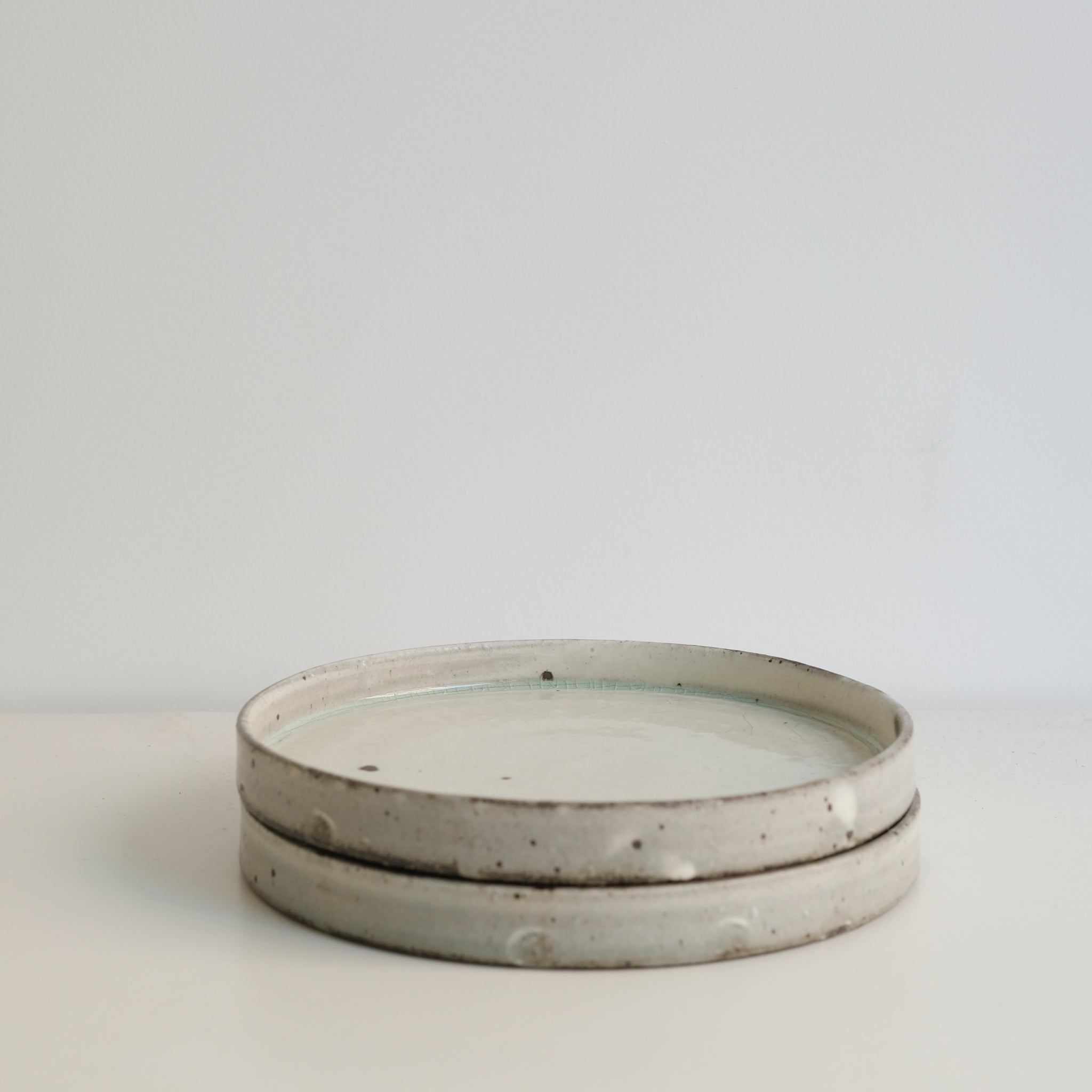 Dorabachi D 21cm - blanc cassé de Ryutaro Yamada chez Brutal Ceramics