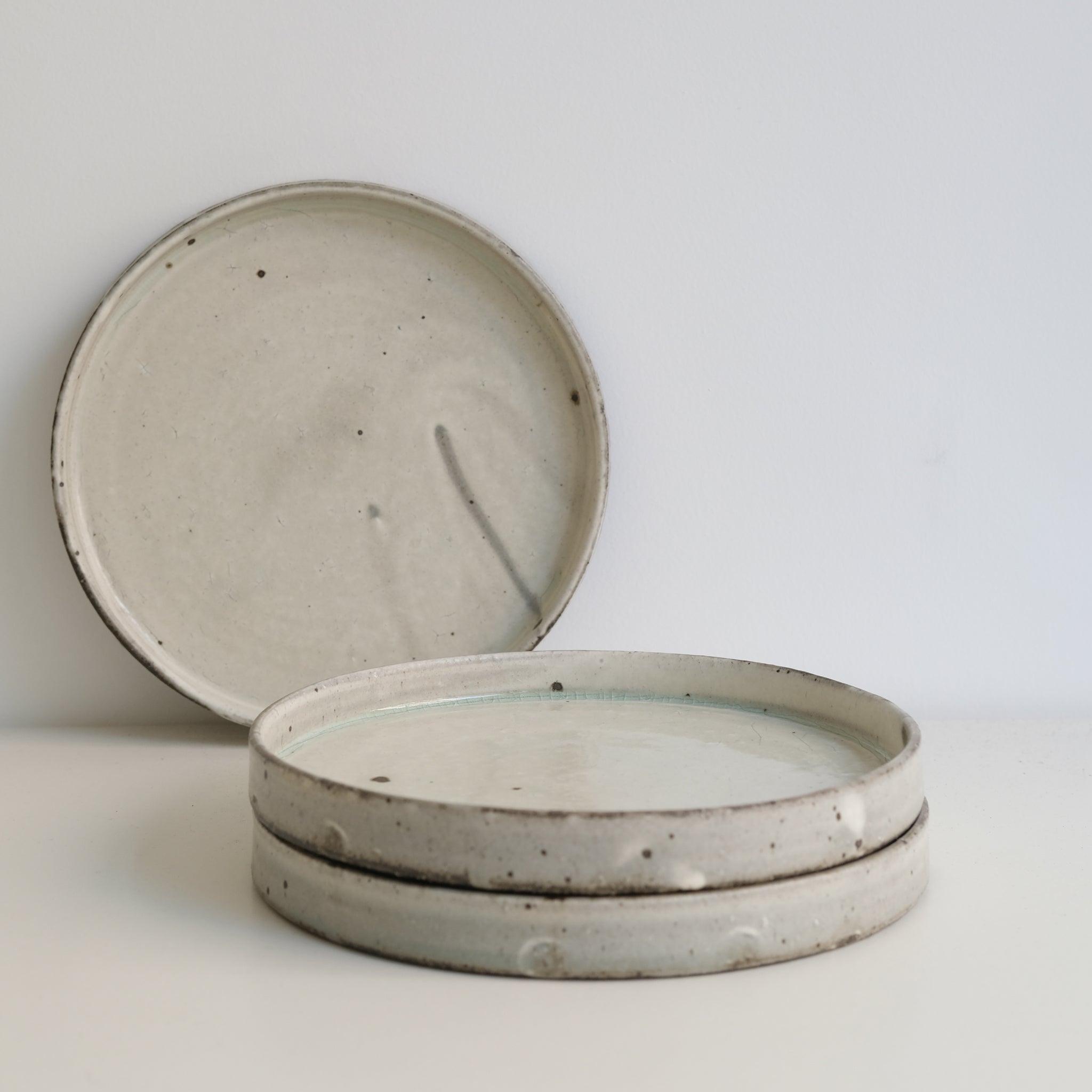 Dorabachi D 21cm - blanc cassé de Ryutaro Yamada chez Brutal Ceramics