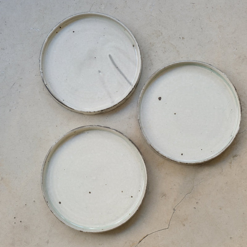 Dorabachi D 21cm - blanc cassé de Ryutaro Yamada chez Brutal Ceramics