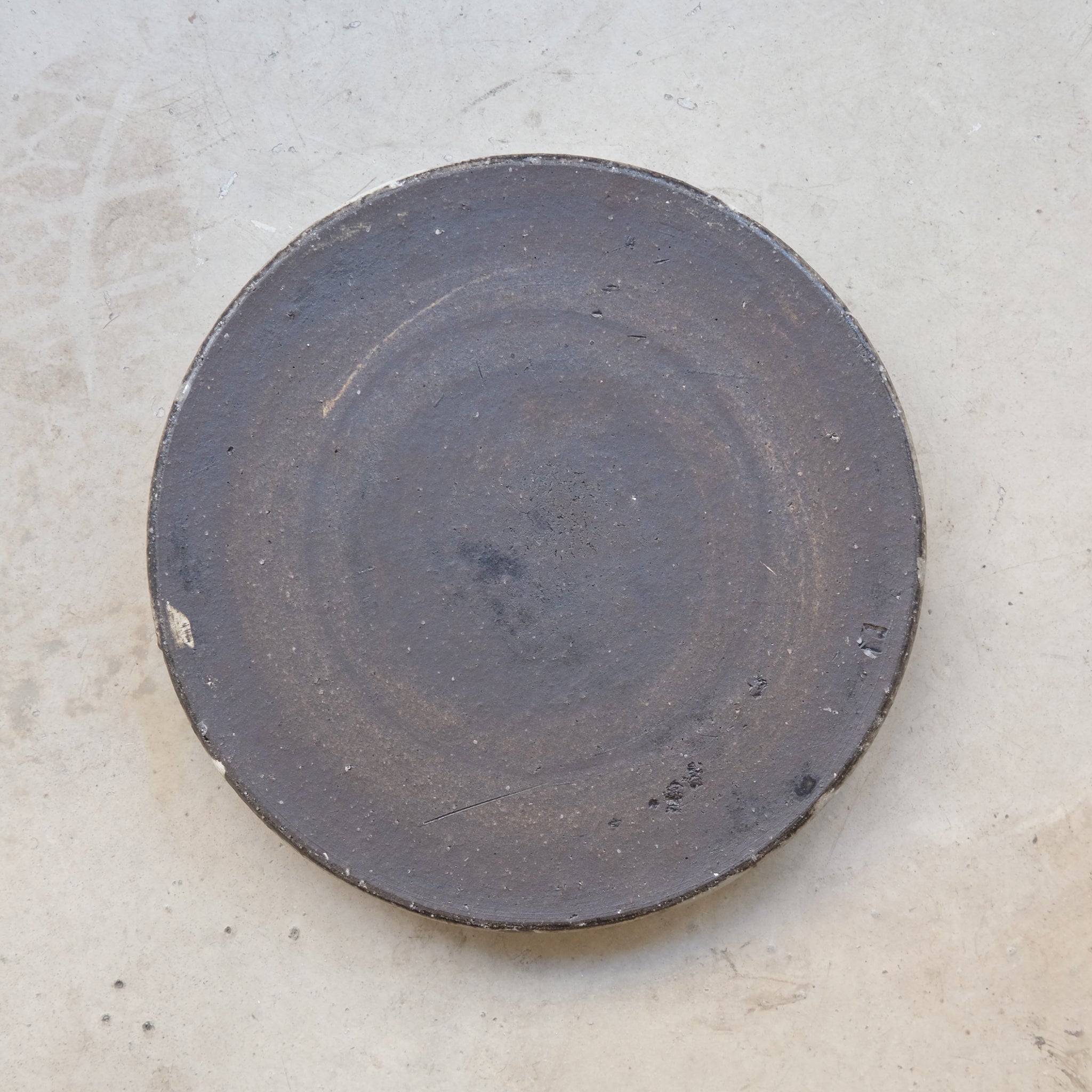 Dorabachi D 21cm - blanc cassé de Ryutaro Yamada chez Brutal Ceramics