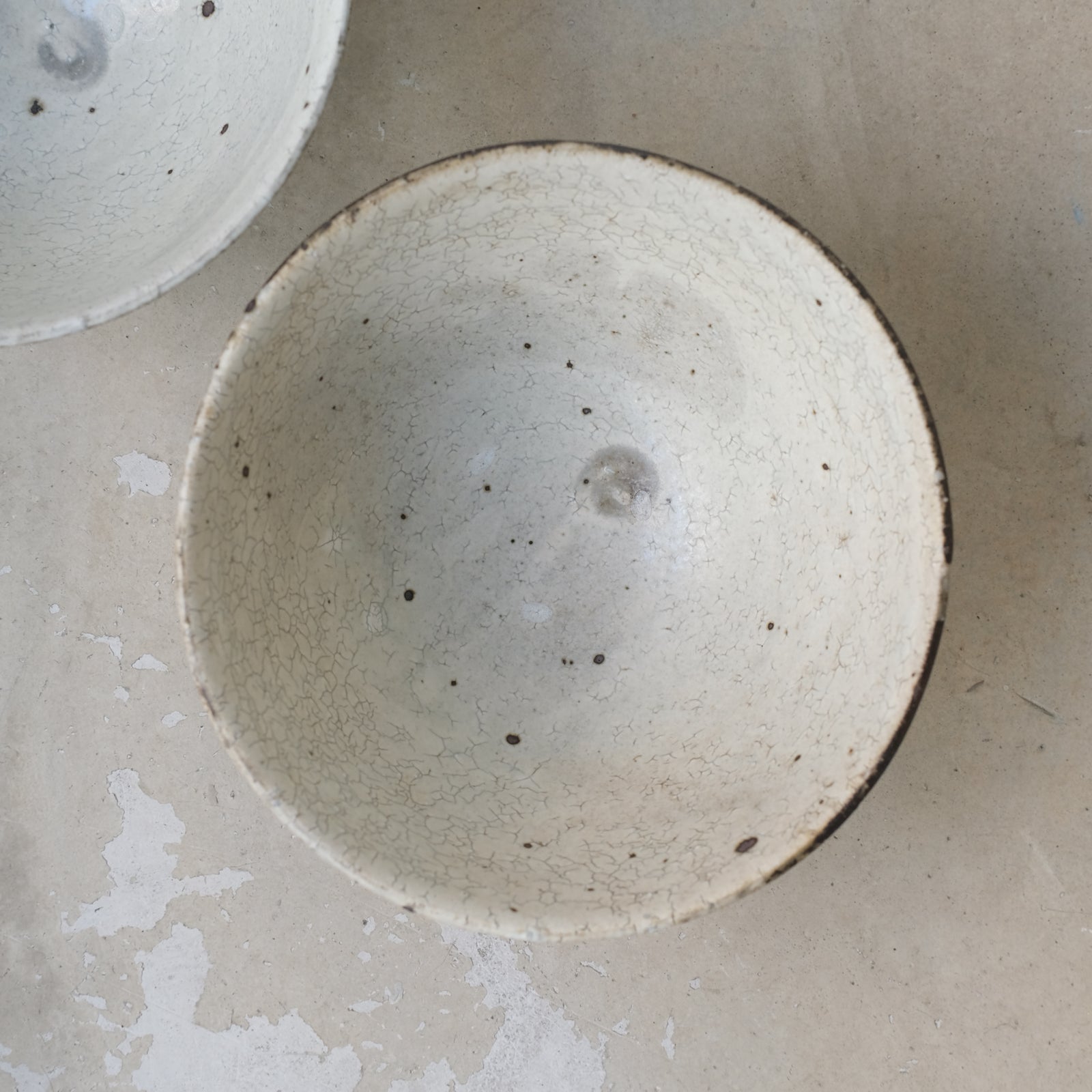 Stoneware bowl D 17.5cm - off-white by Ryutaro Yamada at Brutal