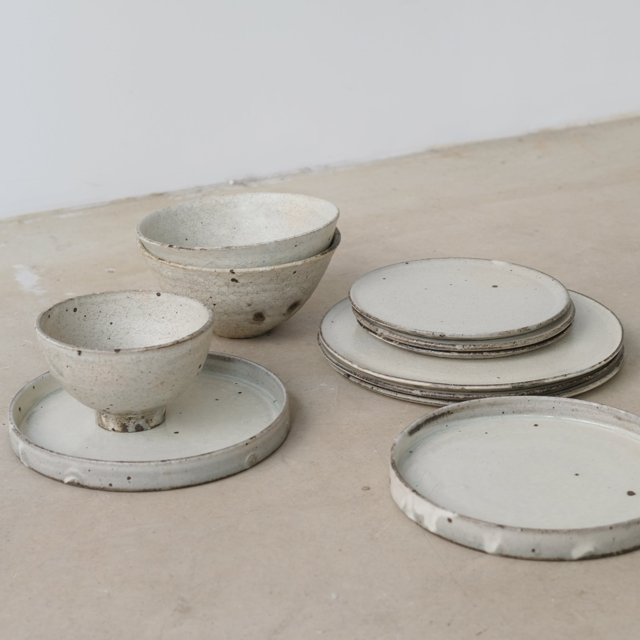 Dorabachi D 21cm - blanc cassé de Ryutaro Yamada chez Brutal Ceramics