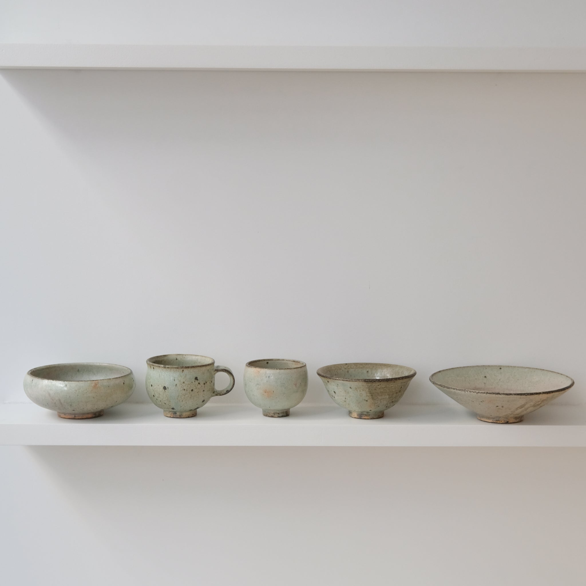 Bol en grès D13,5cm - vert clair de Tetsuya Kobayashi chez Brutal Ceramics