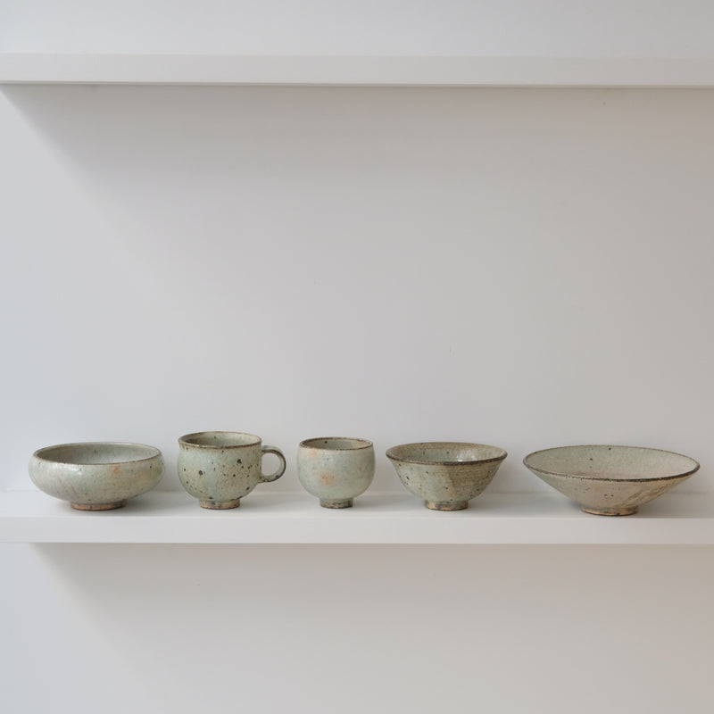 Mug ansé en grès 220ml - vert clair kohiki de Tetsuya Kobayashi chez Brutal Ceramics