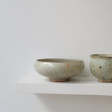 Assiette creuse en grès D14,5cm - vert clair kohiki de Tetsuya Kobayashi chez Brutal Ceramics