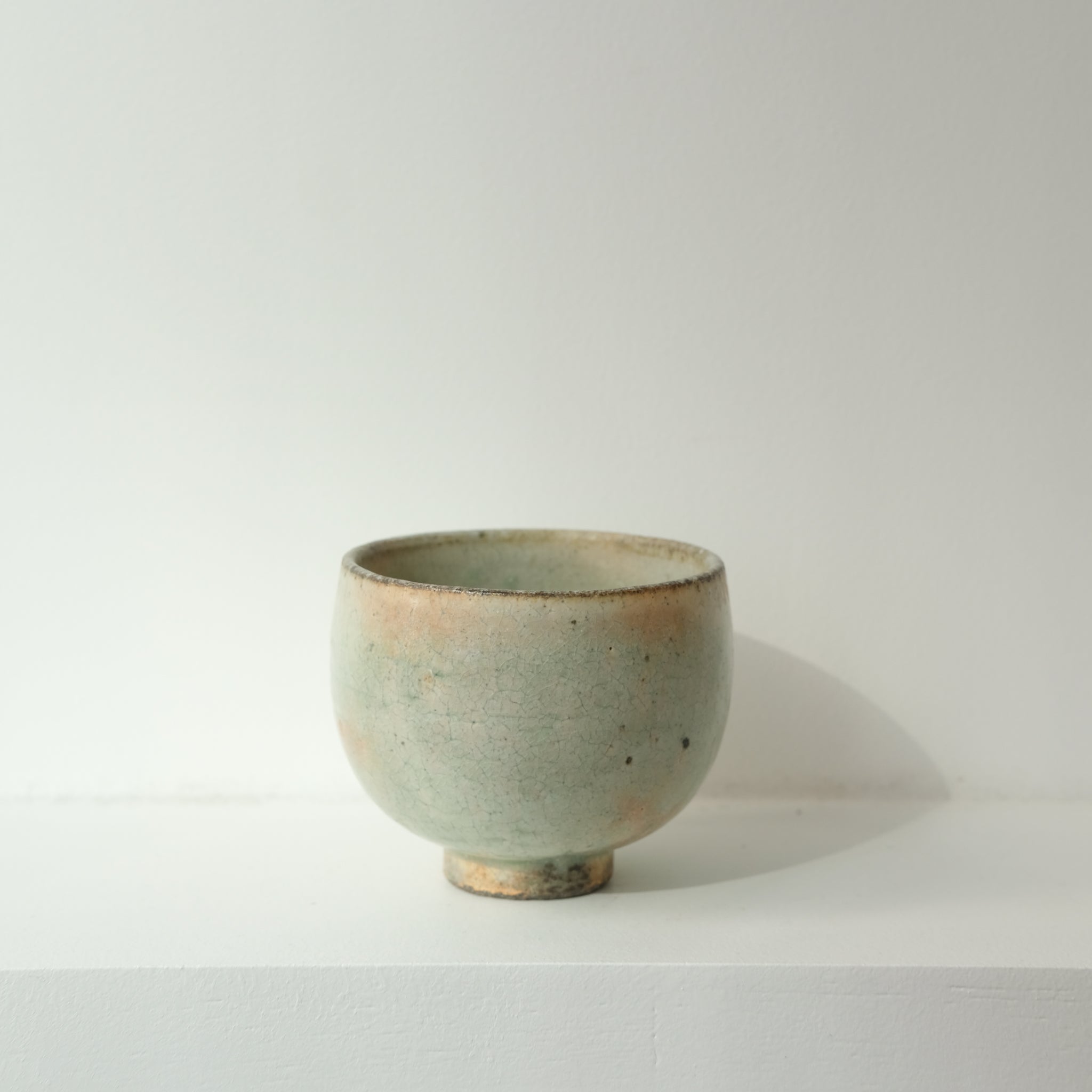 Tasse en grès 160ml - vert clair kohiki de Tetsuya Kobayashi chez Brutal Ceramics