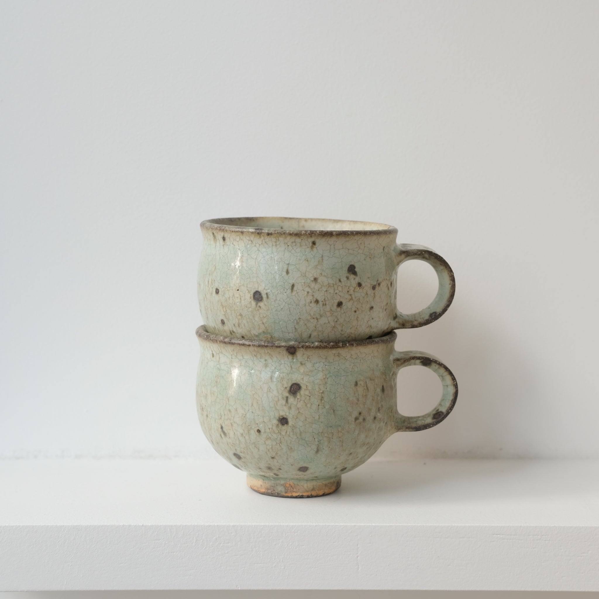 Mug ansé en grès 220ml - vert clair kohiki de Tetsuya Kobayashi chez Brutal Ceramics
