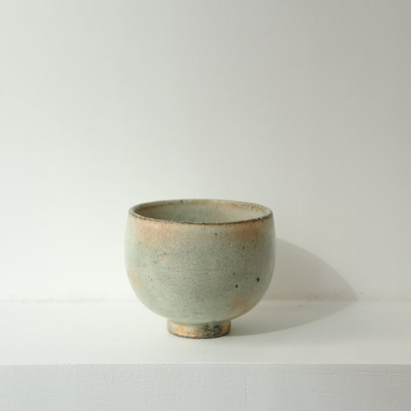 Tasse en grès 160ml - vert clair kohiki de Tetsuya Kobayashi chez Brutal Ceramics