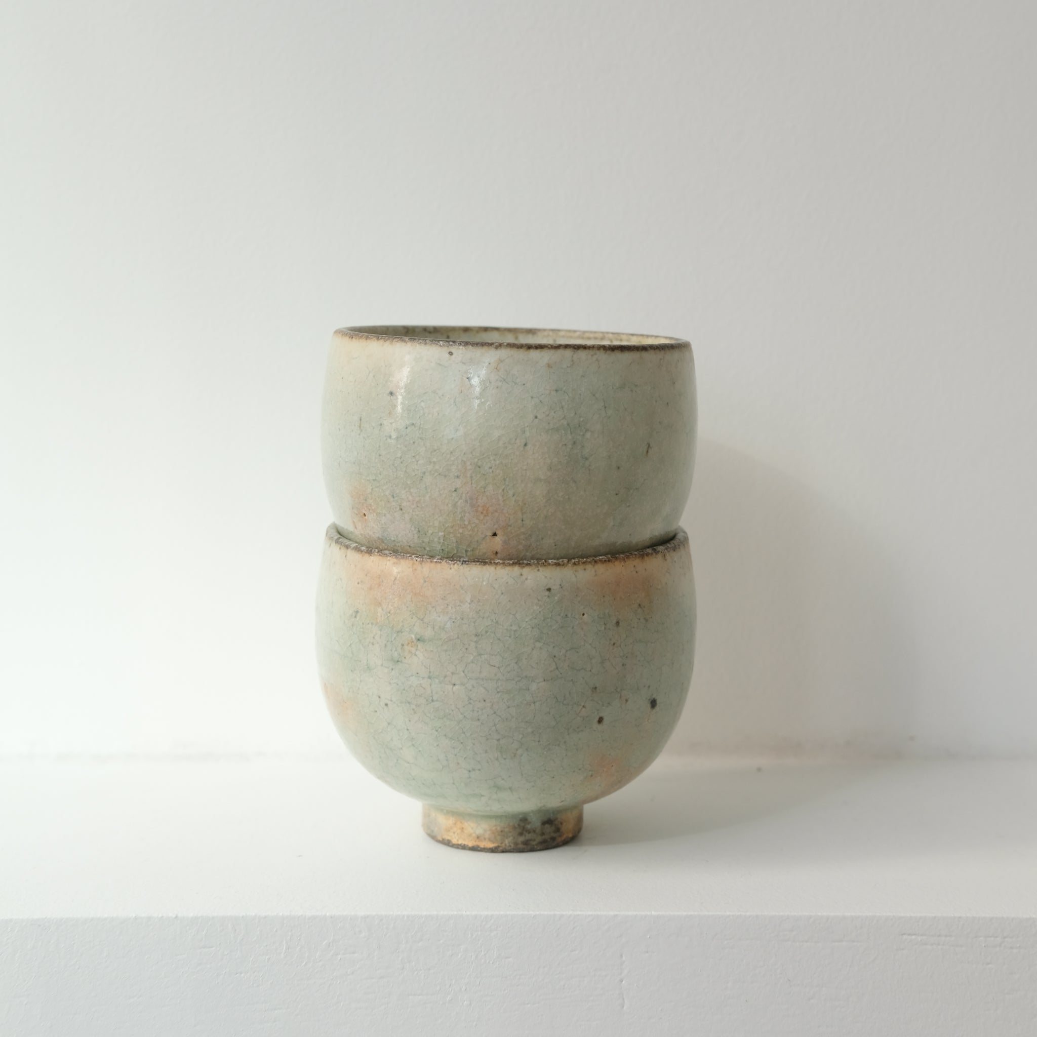 Tasse en grès 160ml - vert clair kohiki de Tetsuya Kobayashi chez Brutal Ceramics